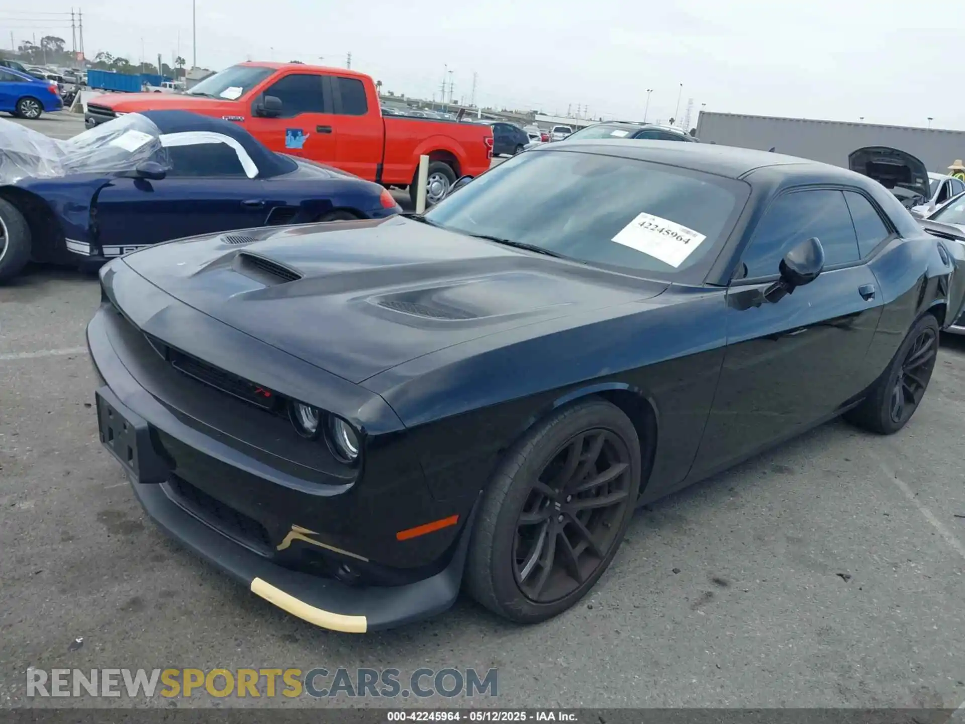2 Photograph of a damaged car 2C3CDZFJ3NH182189 DODGE CHALLENGER 2022