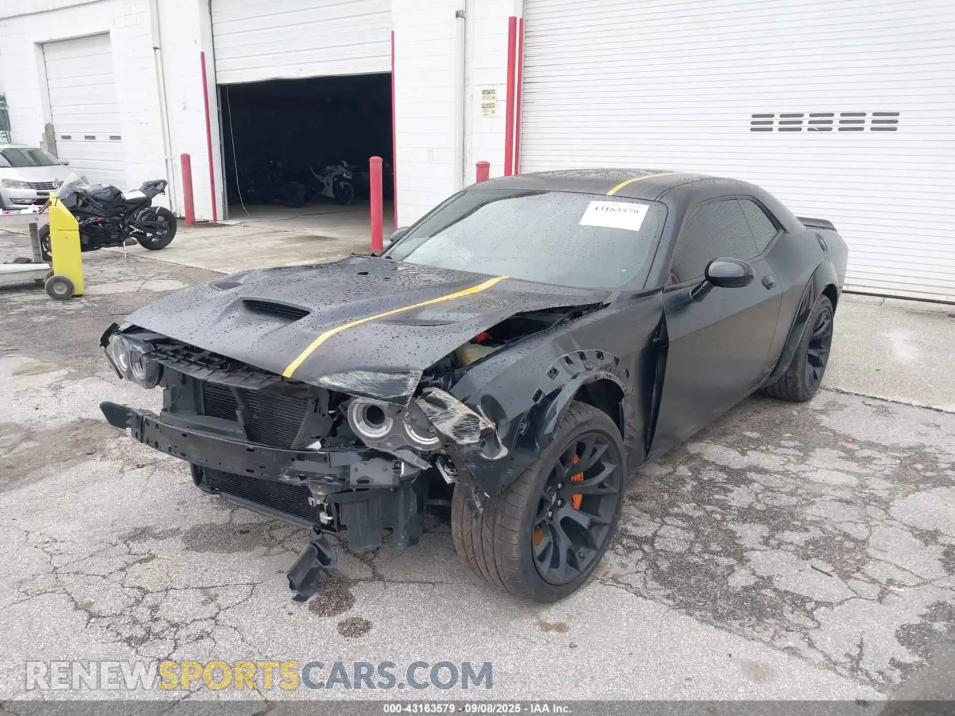 2 Photograph of a damaged car 2C3CDZFJ5NH174918 DODGE CHALLENGER 2022