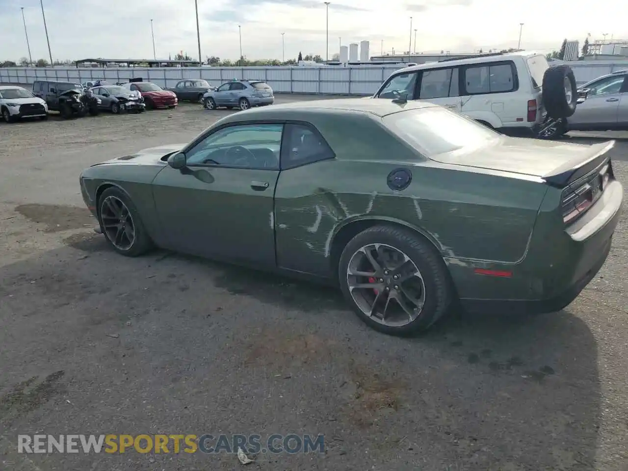 2 Photograph of a damaged car 2C3CDZFJ5NH192173 DODGE CHALLENGER 2022