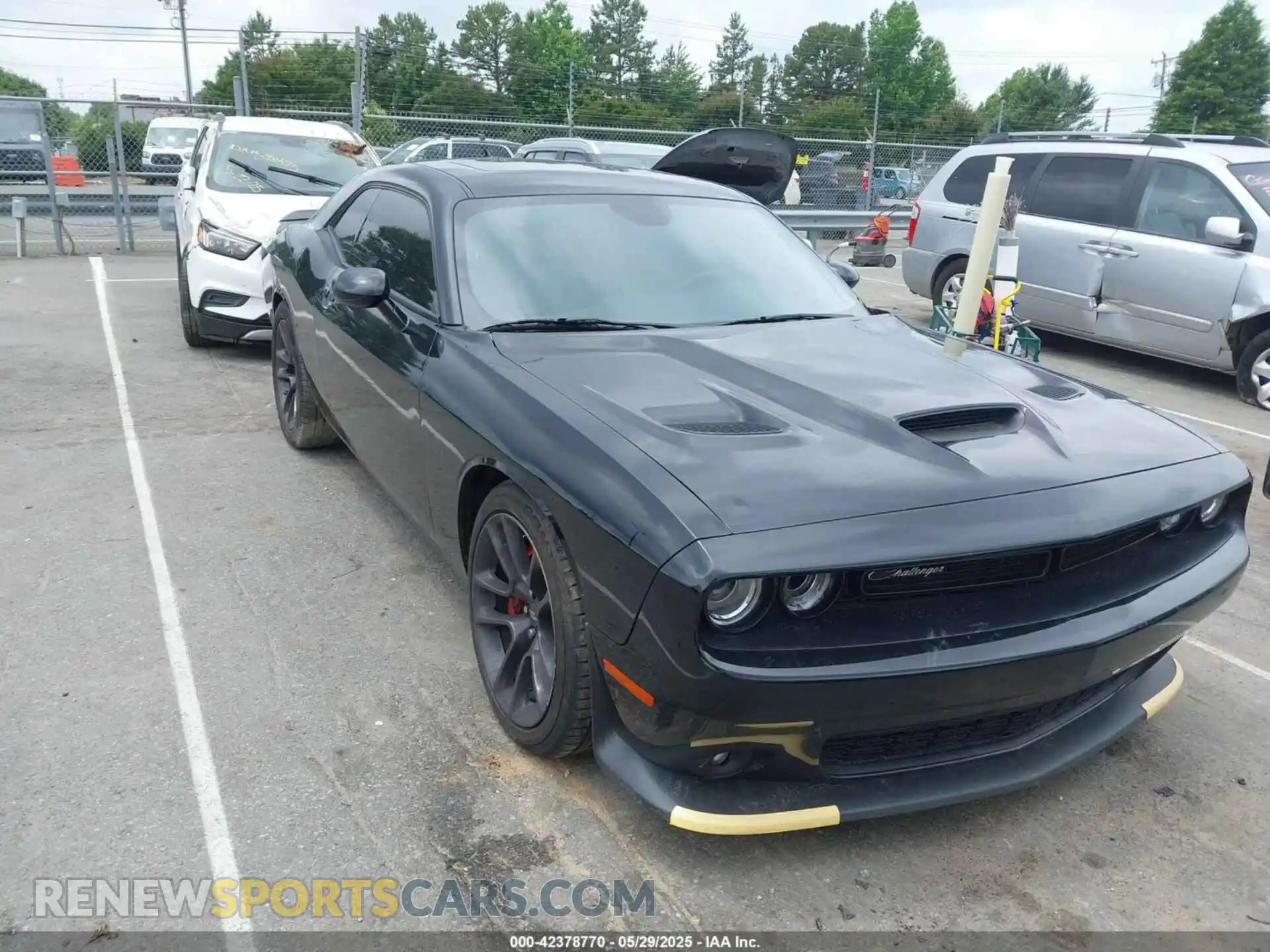 1 Photograph of a damaged car 2C3CDZFJ6NH215668 DODGE CHALLENGER 2022