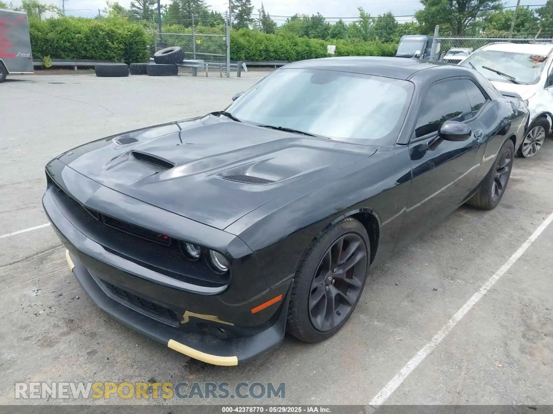 2 Photograph of a damaged car 2C3CDZFJ6NH215668 DODGE CHALLENGER 2022