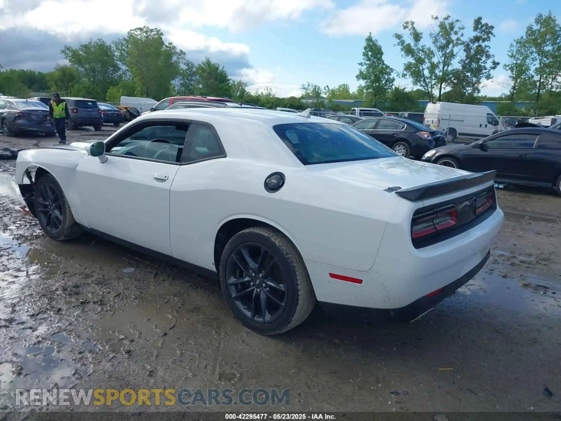 3 Photograph of a damaged car 2C3CDZGGXNH238891 DODGE CHALLENGER 2022