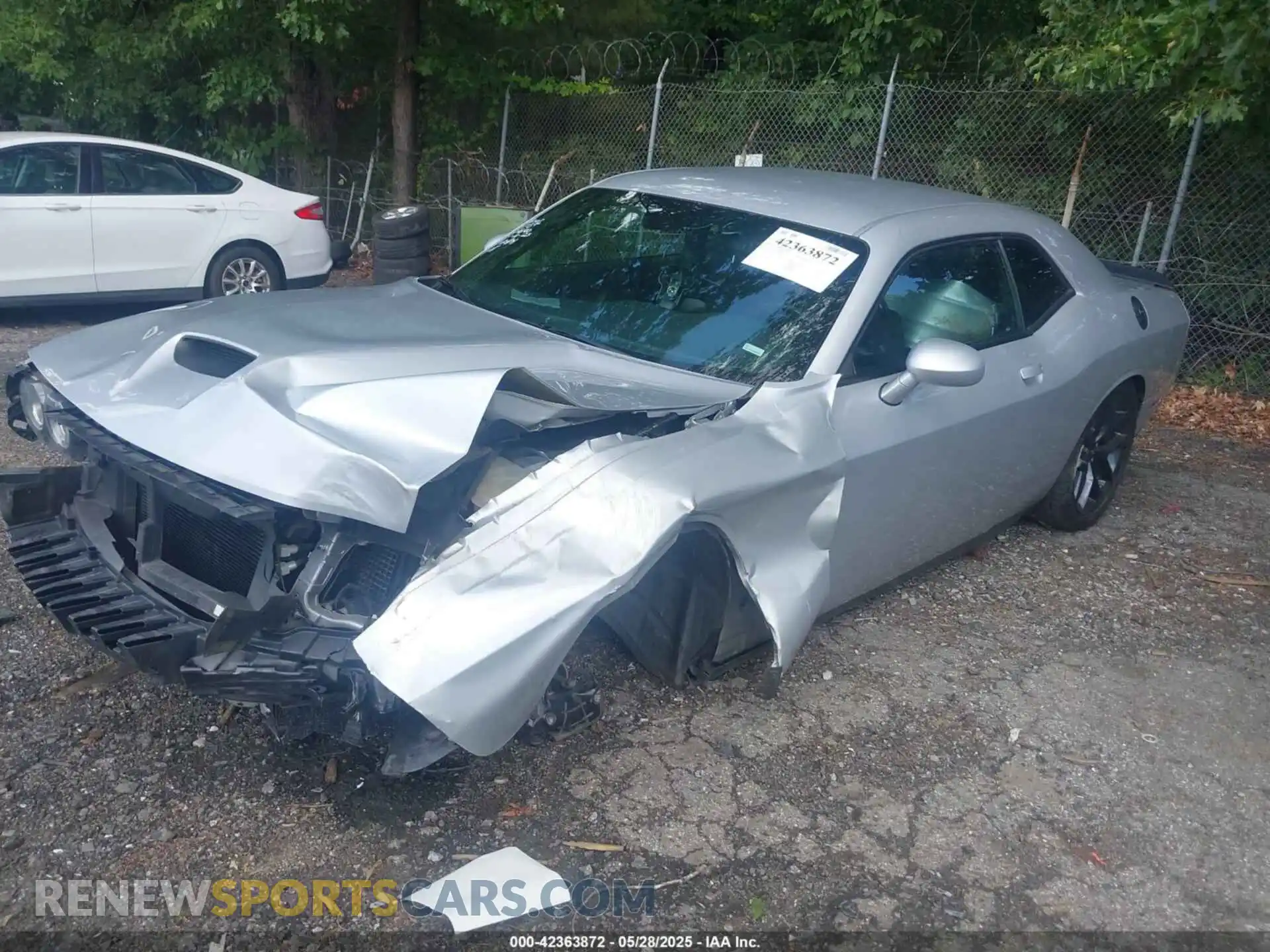 2 Photograph of a damaged car 2C3CDZJG2NH260697 DODGE CHALLENGER 2022