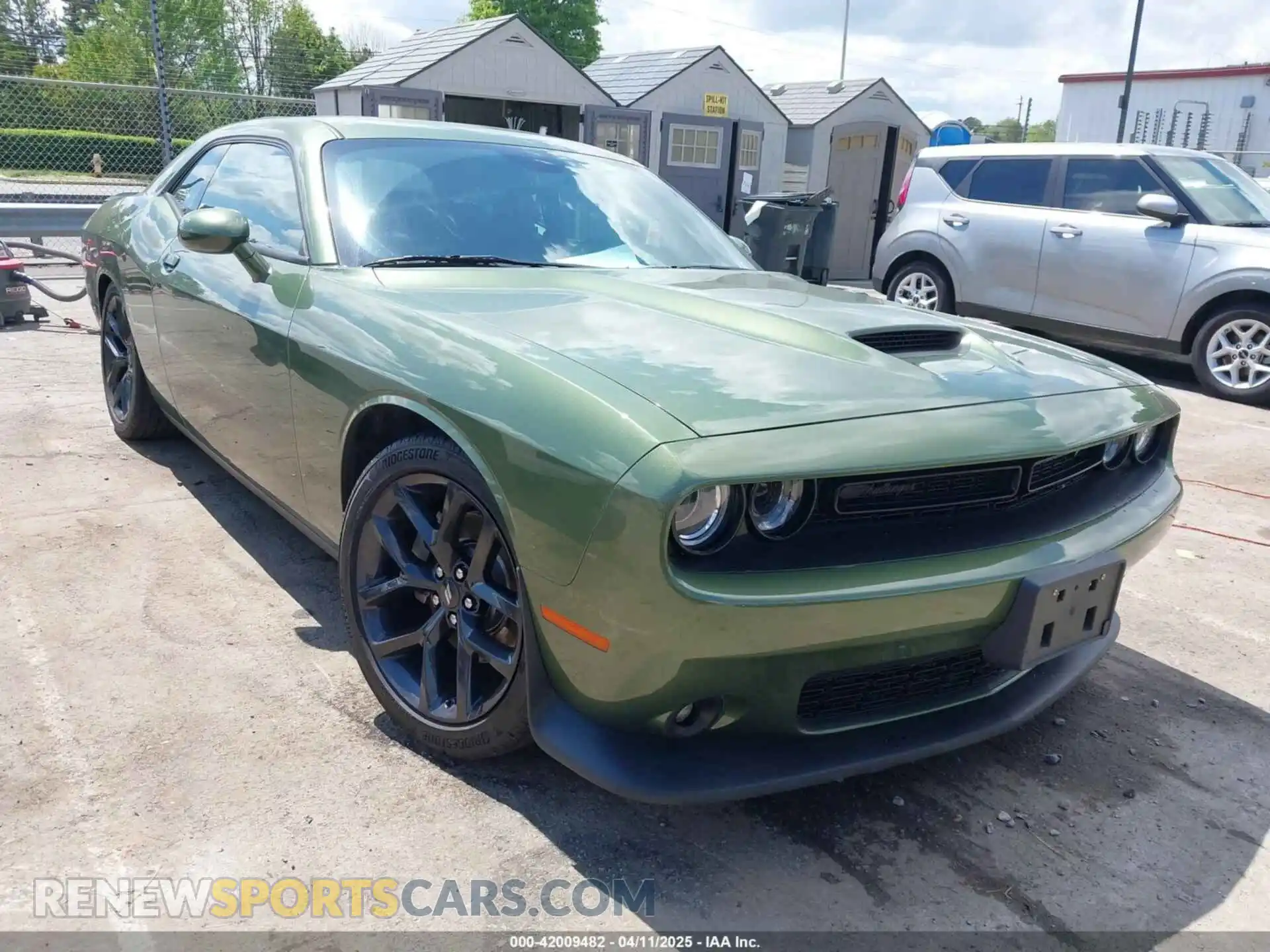 1 Photograph of a damaged car 2C3CDZJG8NH164430 DODGE CHALLENGER 2022