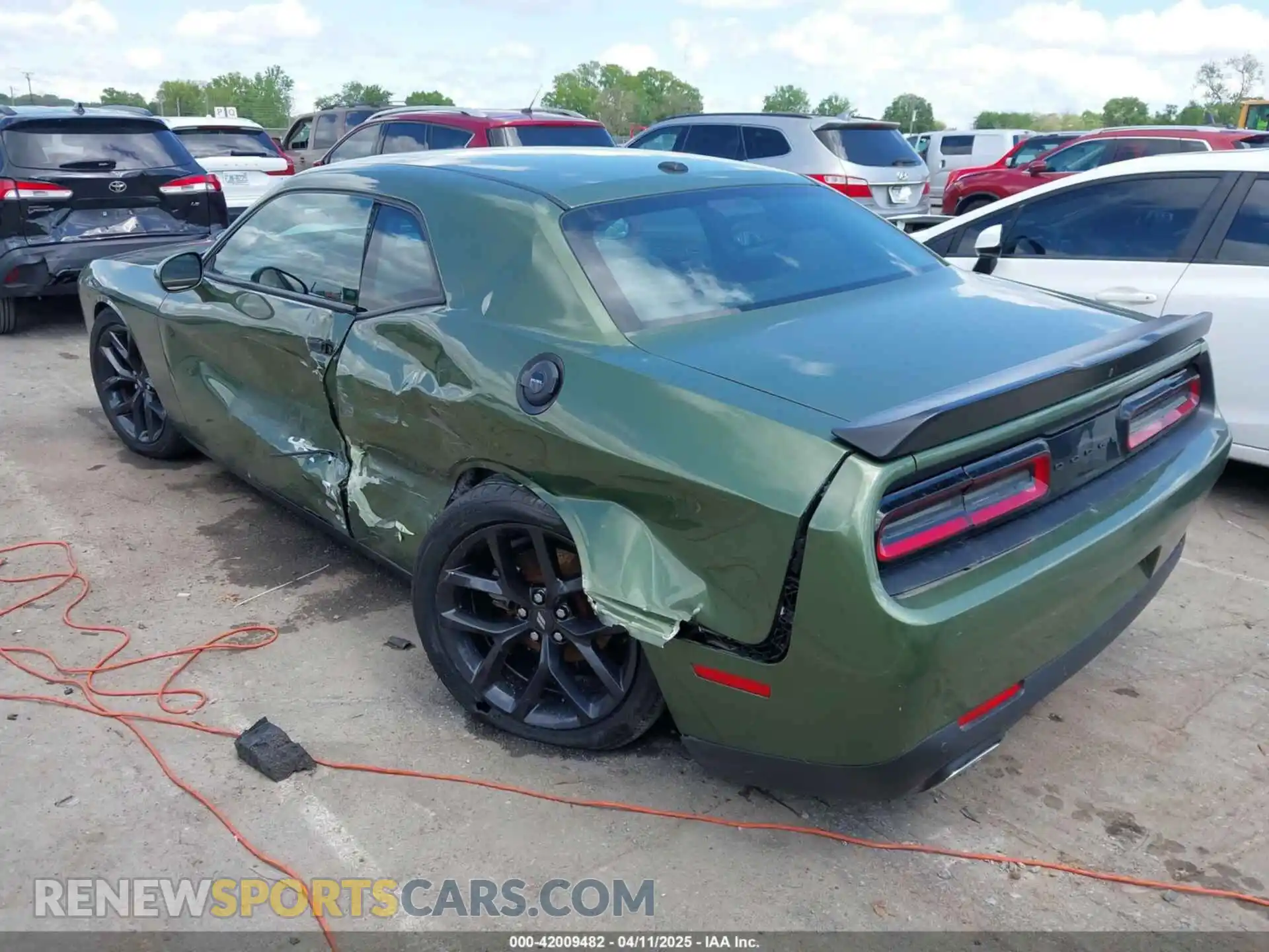 3 Photograph of a damaged car 2C3CDZJG8NH164430 DODGE CHALLENGER 2022