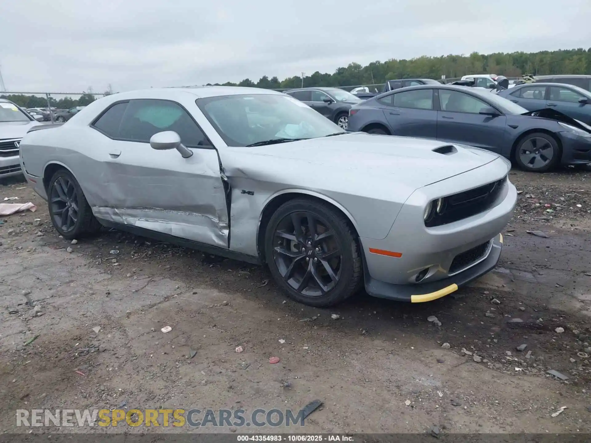 1 Photograph of a damaged car 2C3CDZBT1PH642086 DODGE CHALLENGER 2023