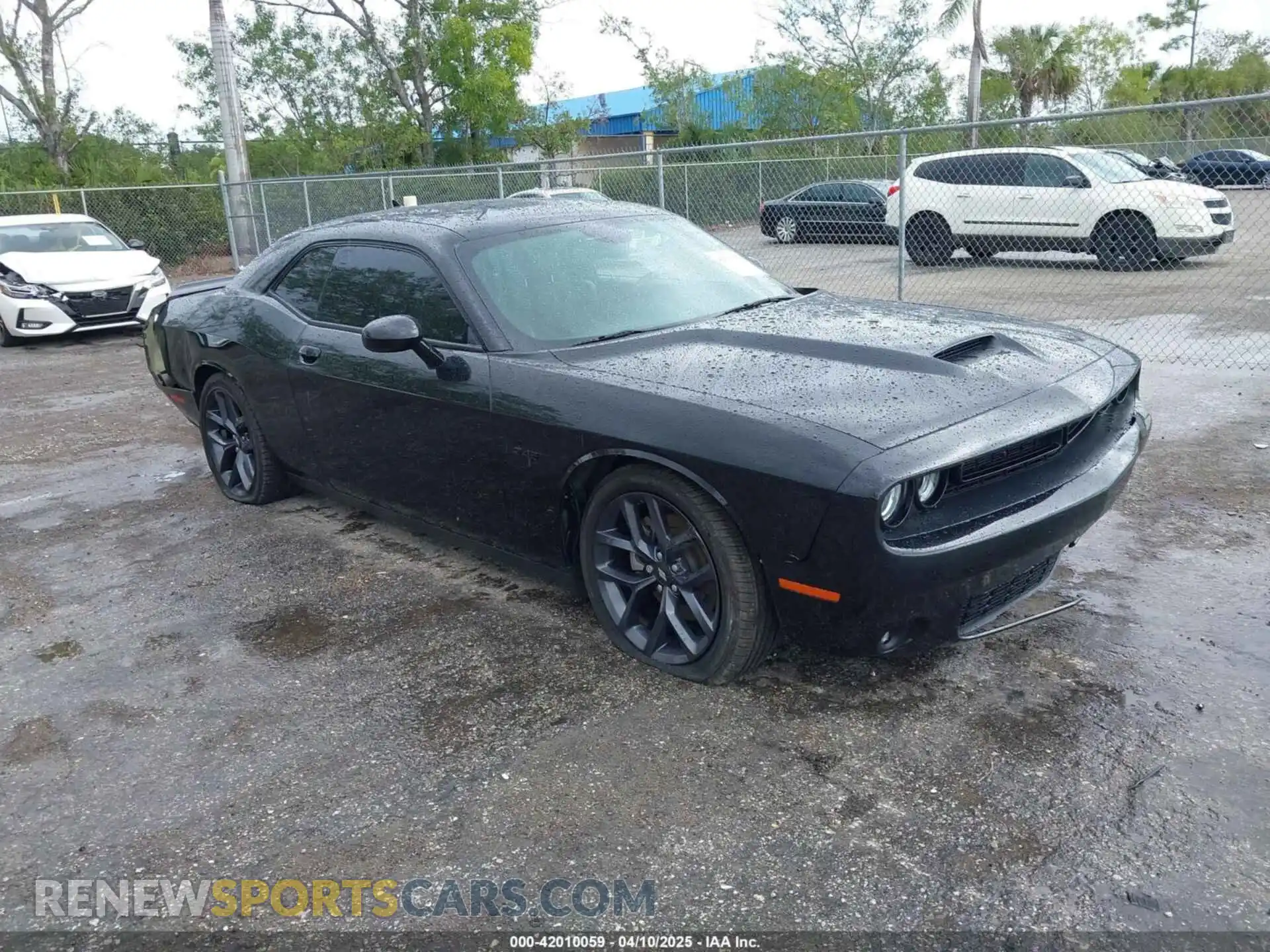 1 Photograph of a damaged car 2C3CDZBT8PH605892 DODGE CHALLENGER 2023