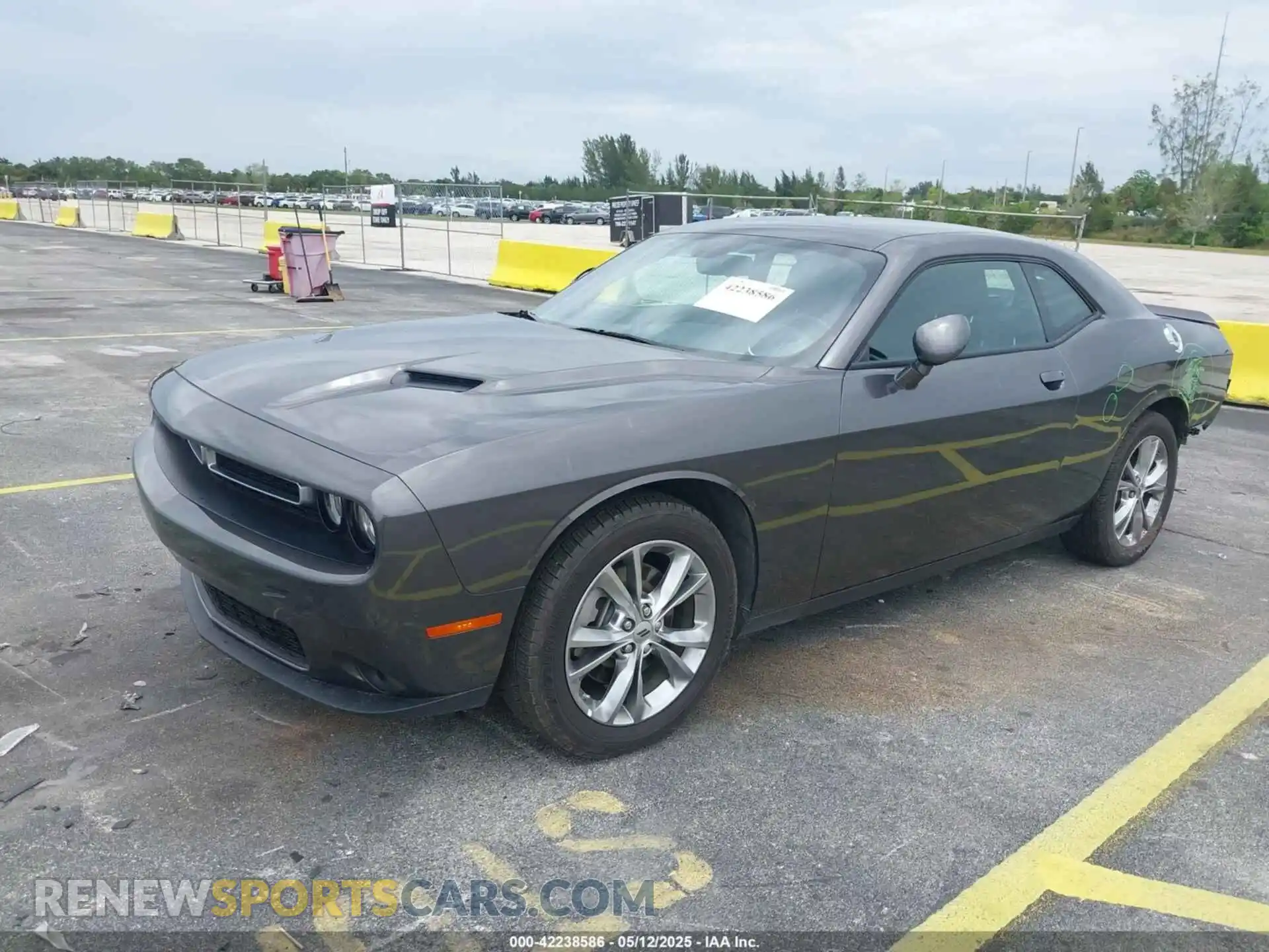 2 fotografías del automóvil dañado 2C3CDZGG2PH681278 DODGE CHALLENGER 2023