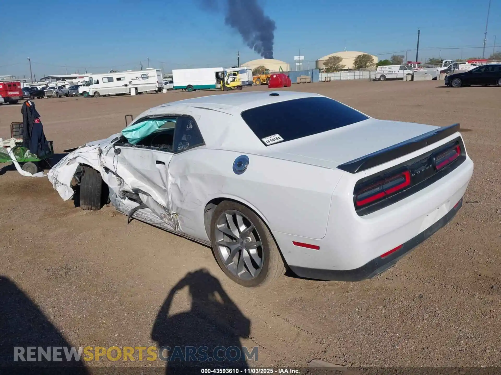 3 Photograph of a damaged car 2C3CDZJG5PH526202 DODGE CHALLENGER 2023