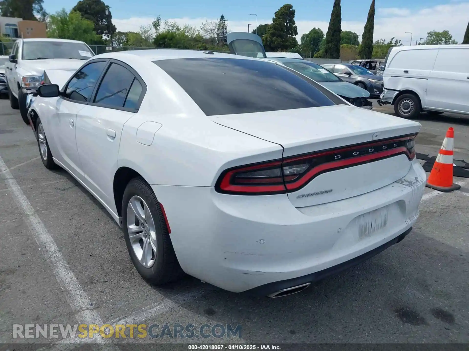 3 Photograph of a damaged car 2C3CDXBG7KH674511 DODGE CHARGER 2019