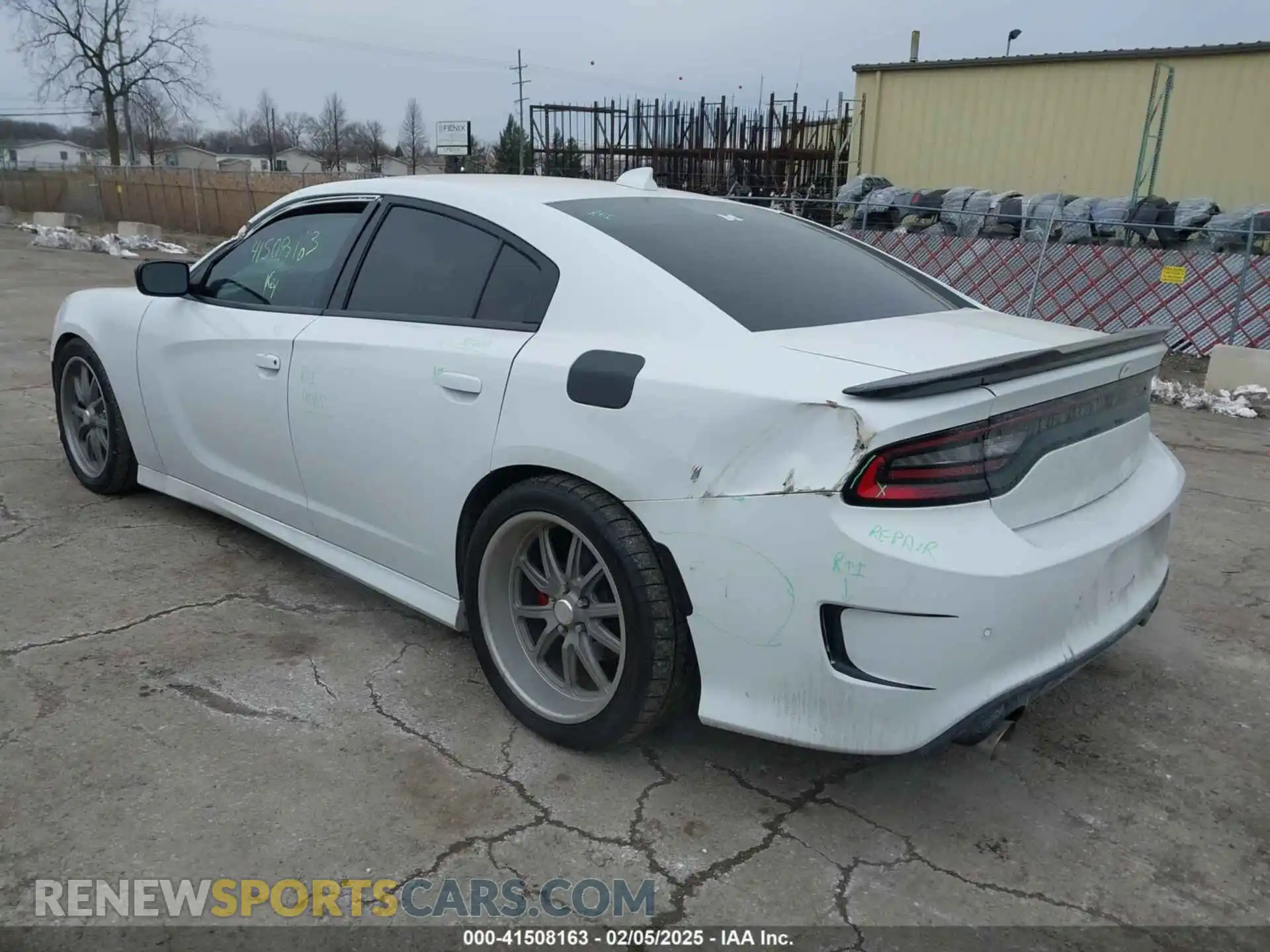 3 Фотография поврежденного автомобиля 2C3CDXCT3KH666949 DODGE CHARGER 2019