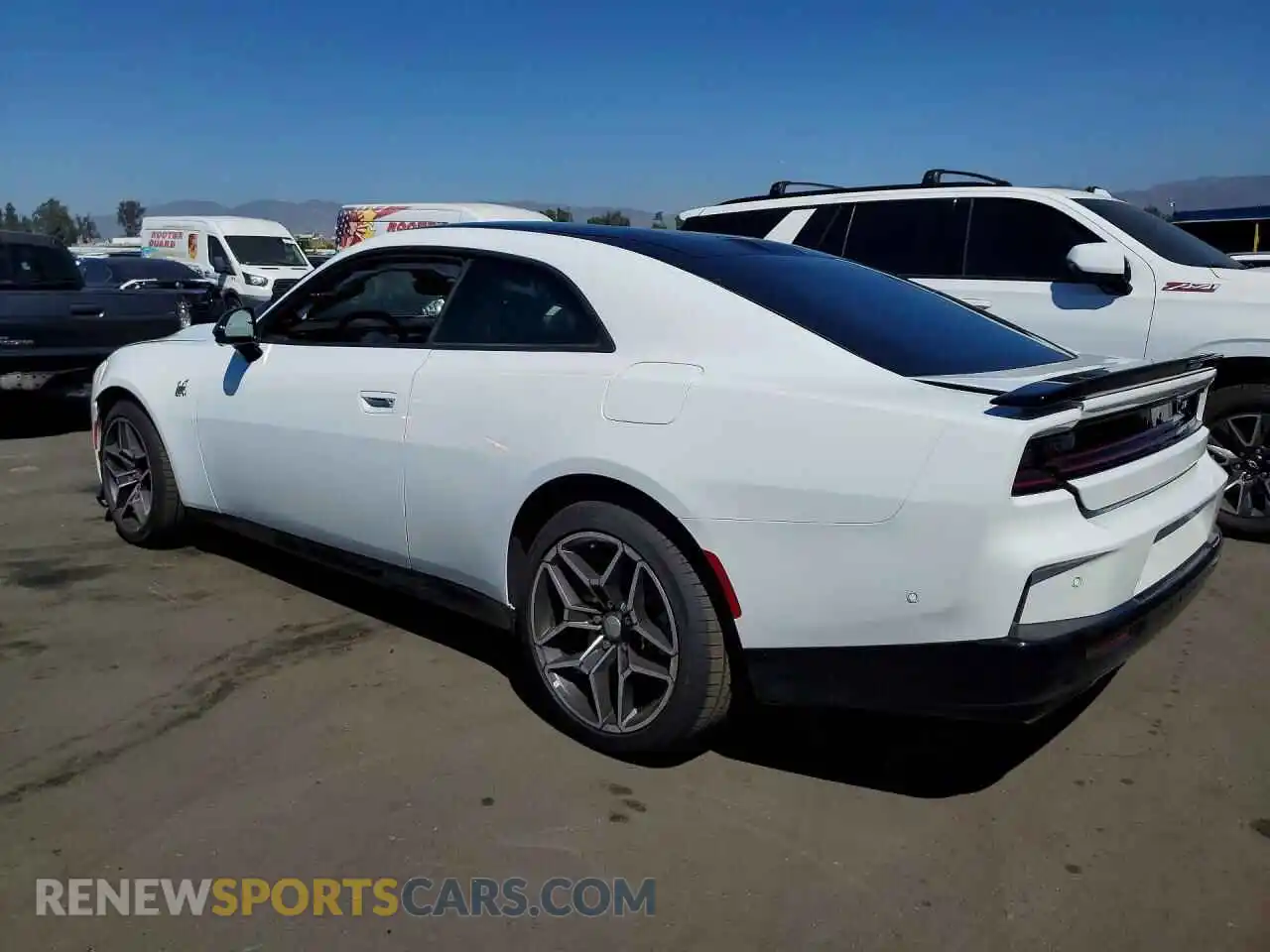 2 fotografías del automóvil dañado 2C3CDAMPXTR203524 DODGE CHARGER 2026