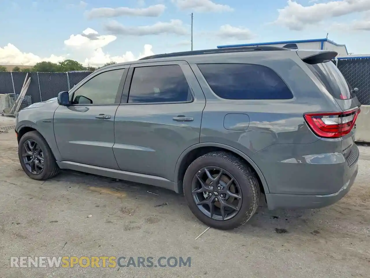 2 fotografías del automóvil dañado 1C4SDJCT7TC200109 DODGE DURANGO 2026