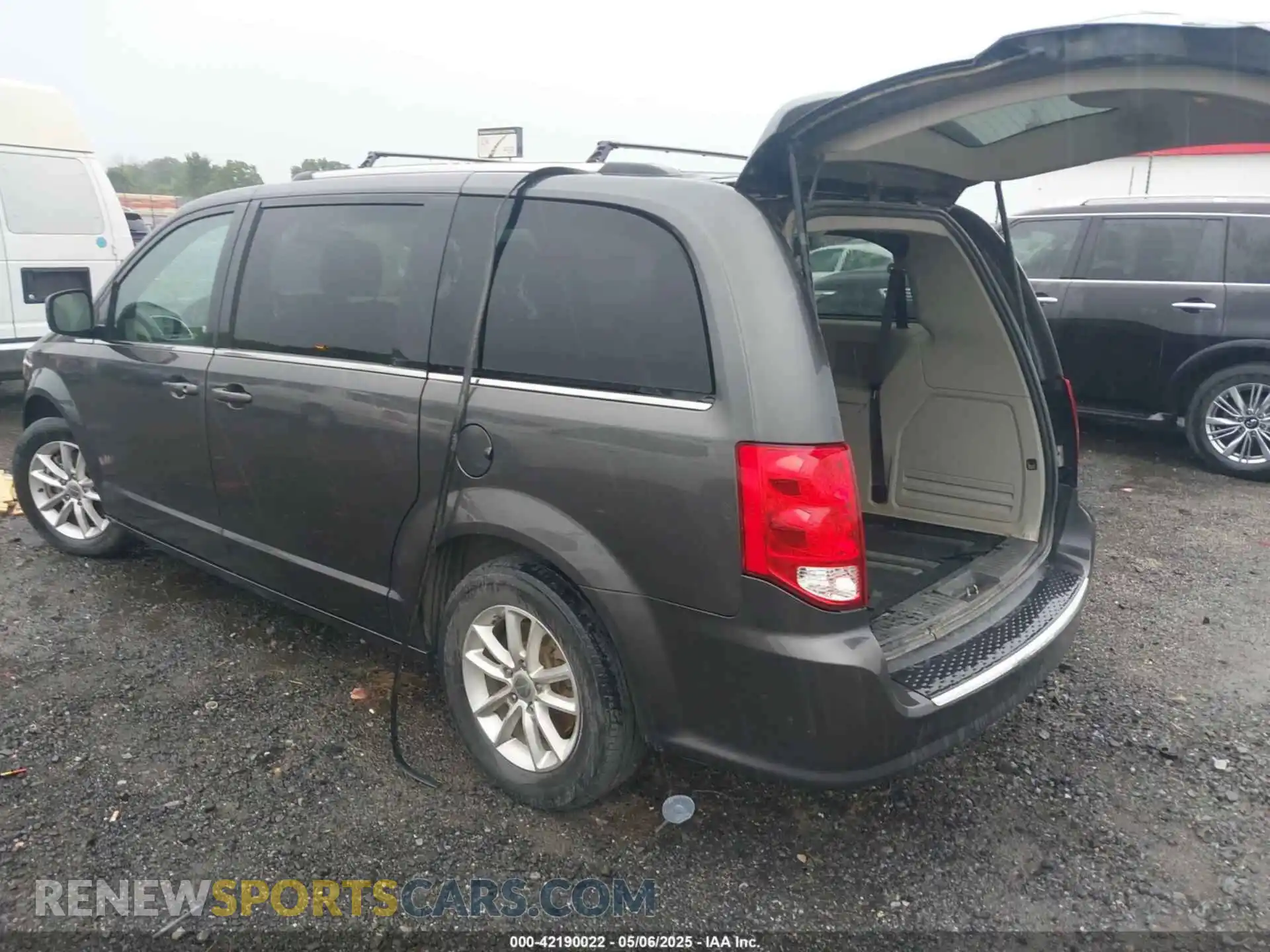 3 fotografías del automóvil dañado 2C4RDGCG5KR565883 DODGE GRAND CARAVAN 2019