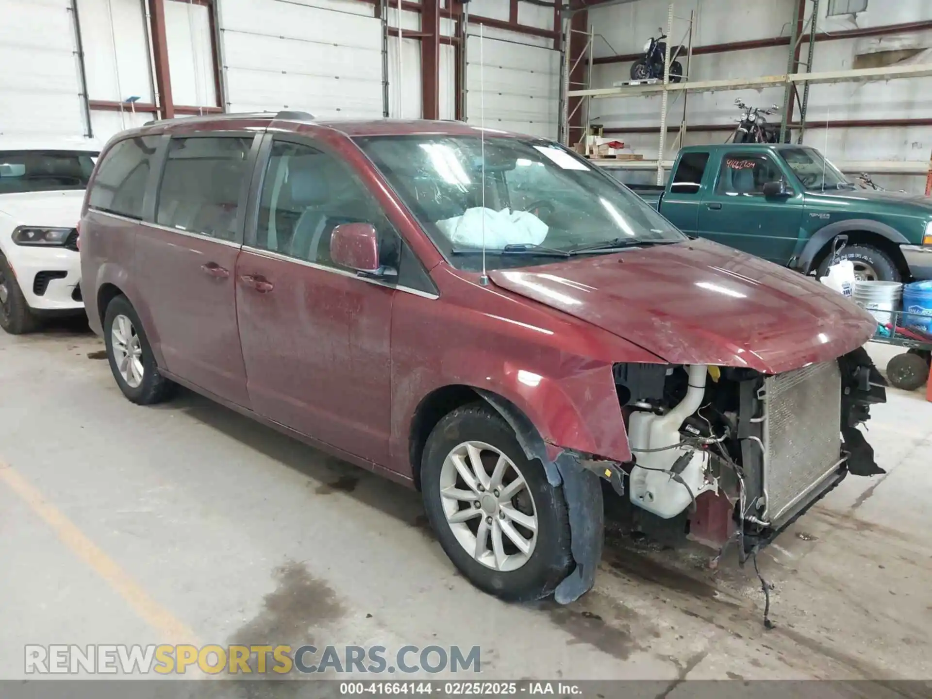 1 Photograph of a damaged car 2C4RDGCG2LR153261 DODGE GRAND CARAVAN 2020