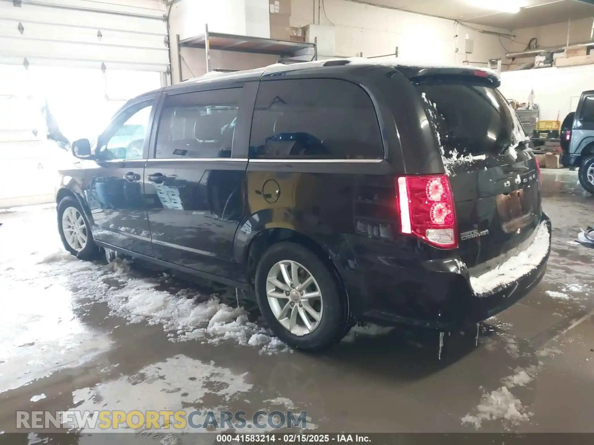 3 Photograph of a damaged car 2C4RDGCG3LR161577 DODGE GRAND CARAVAN 2020