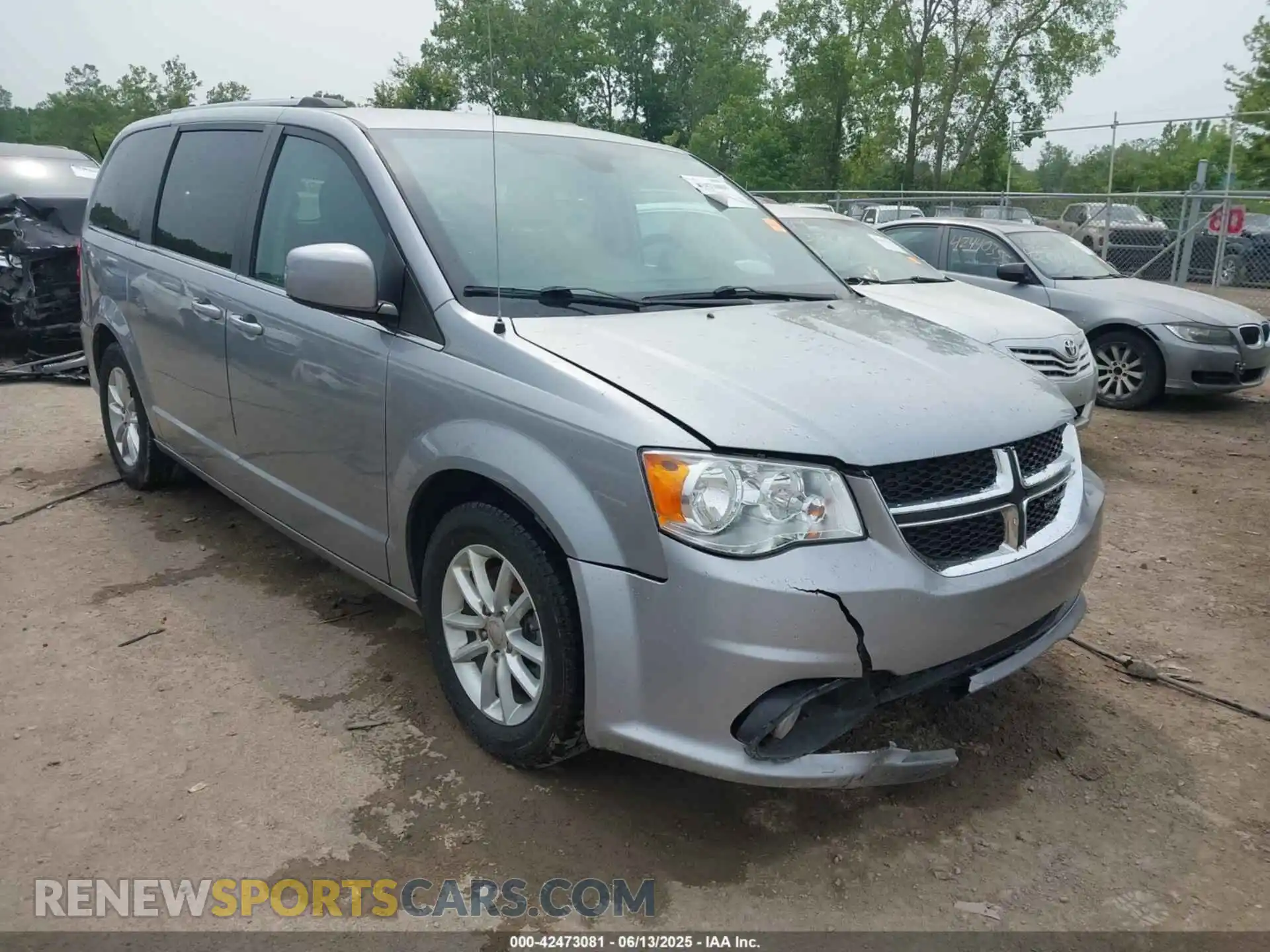 1 Photograph of a damaged car 2C4RDGCG3LR175155 DODGE GRAND CARAVAN 2020