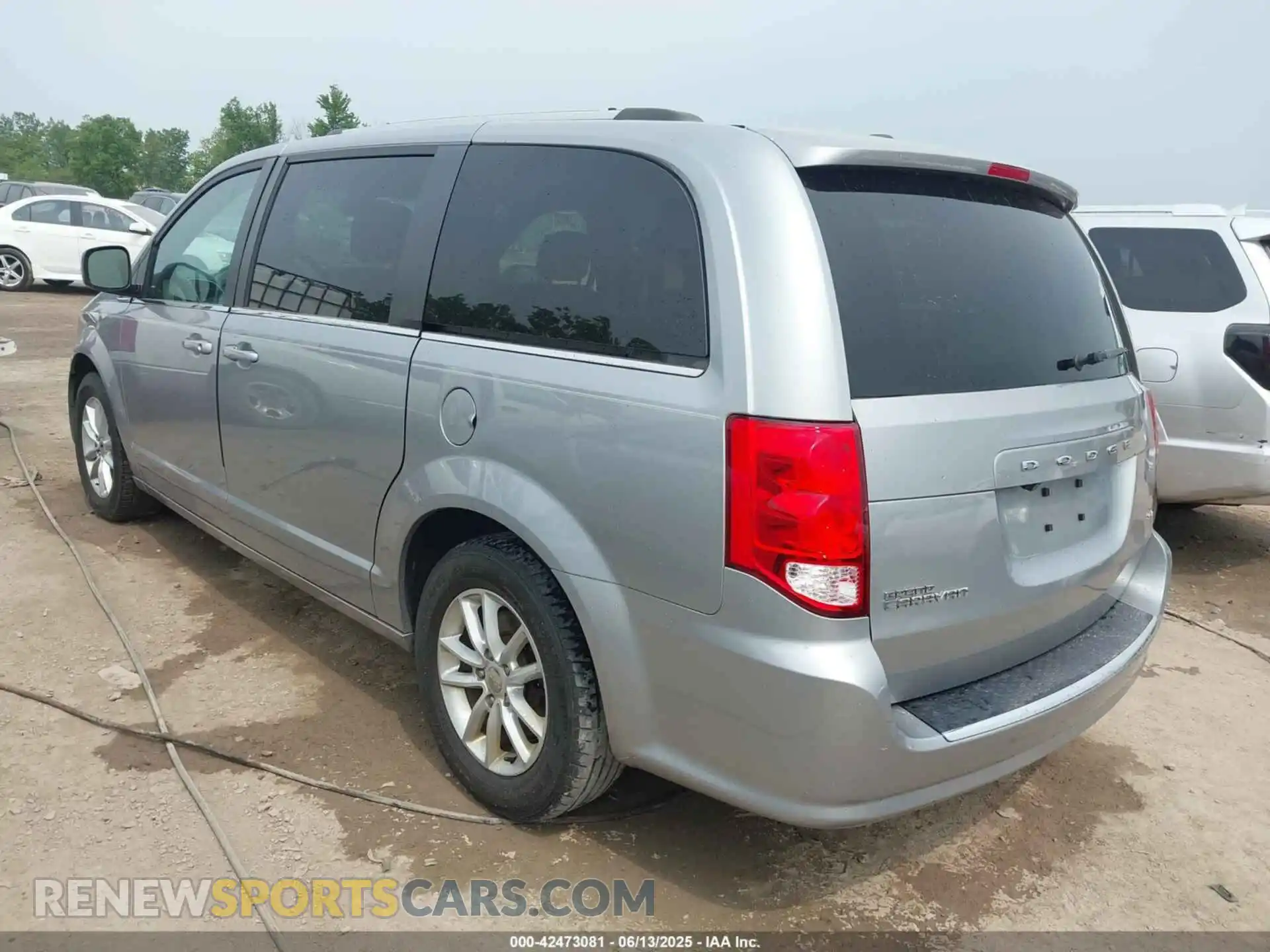 3 Photograph of a damaged car 2C4RDGCG3LR175155 DODGE GRAND CARAVAN 2020