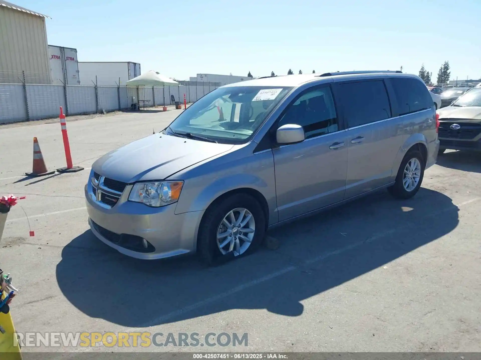 2 Photograph of a damaged car 2C4RDGCG4LR253586 DODGE GRAND CARAVAN 2020