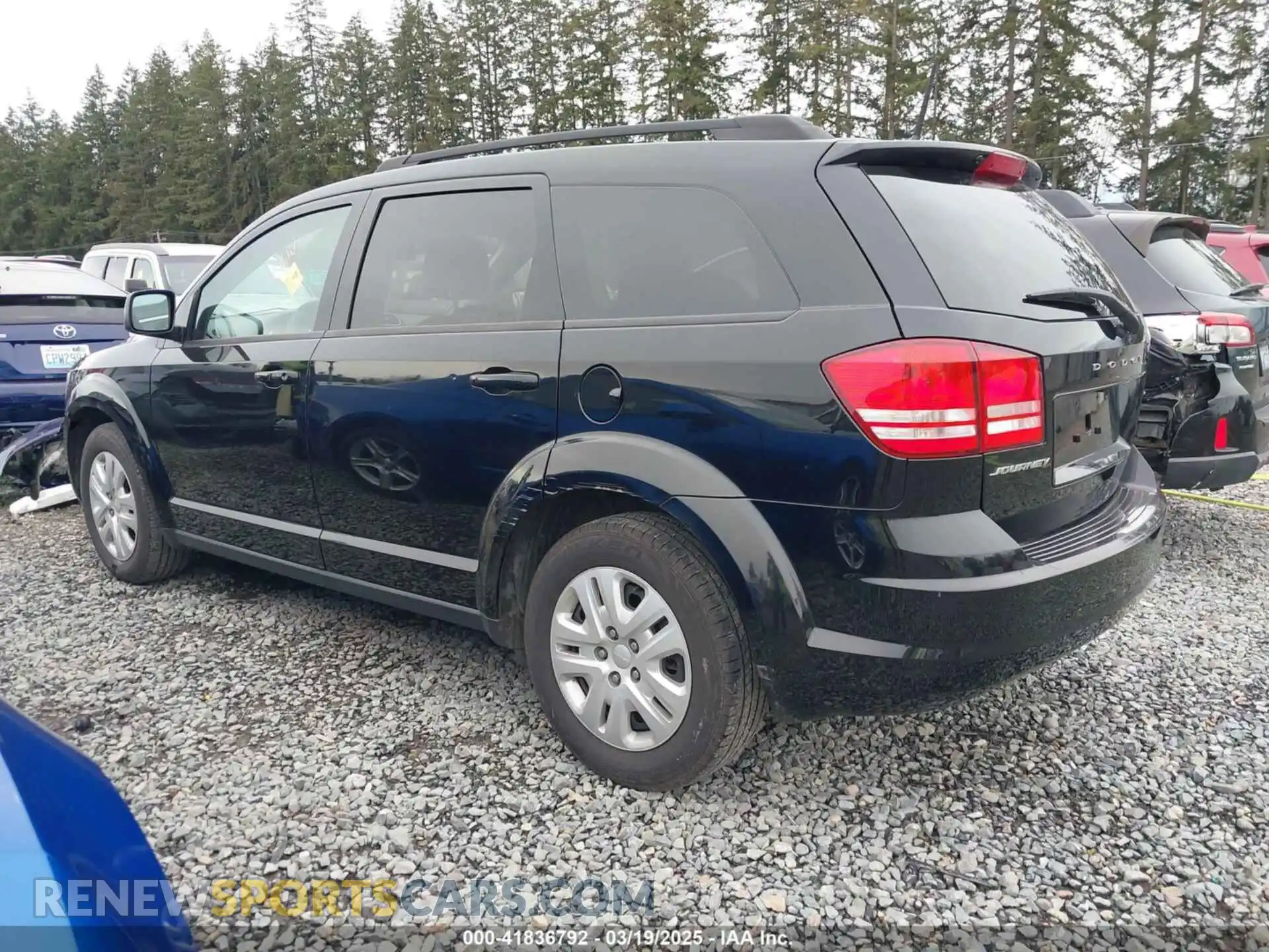 3 Photograph of a damaged car 3C4PDCAB3KT738093 DODGE JOURNEY 2019