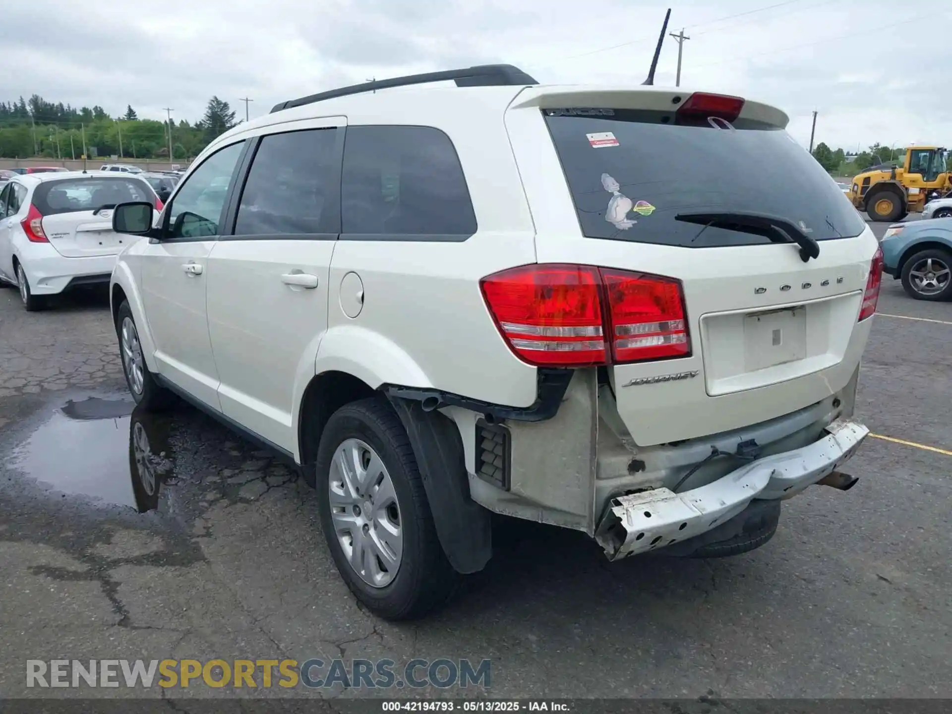 3 Photograph of a damaged car 3C4PDCAB3KT864437 DODGE JOURNEY 2019