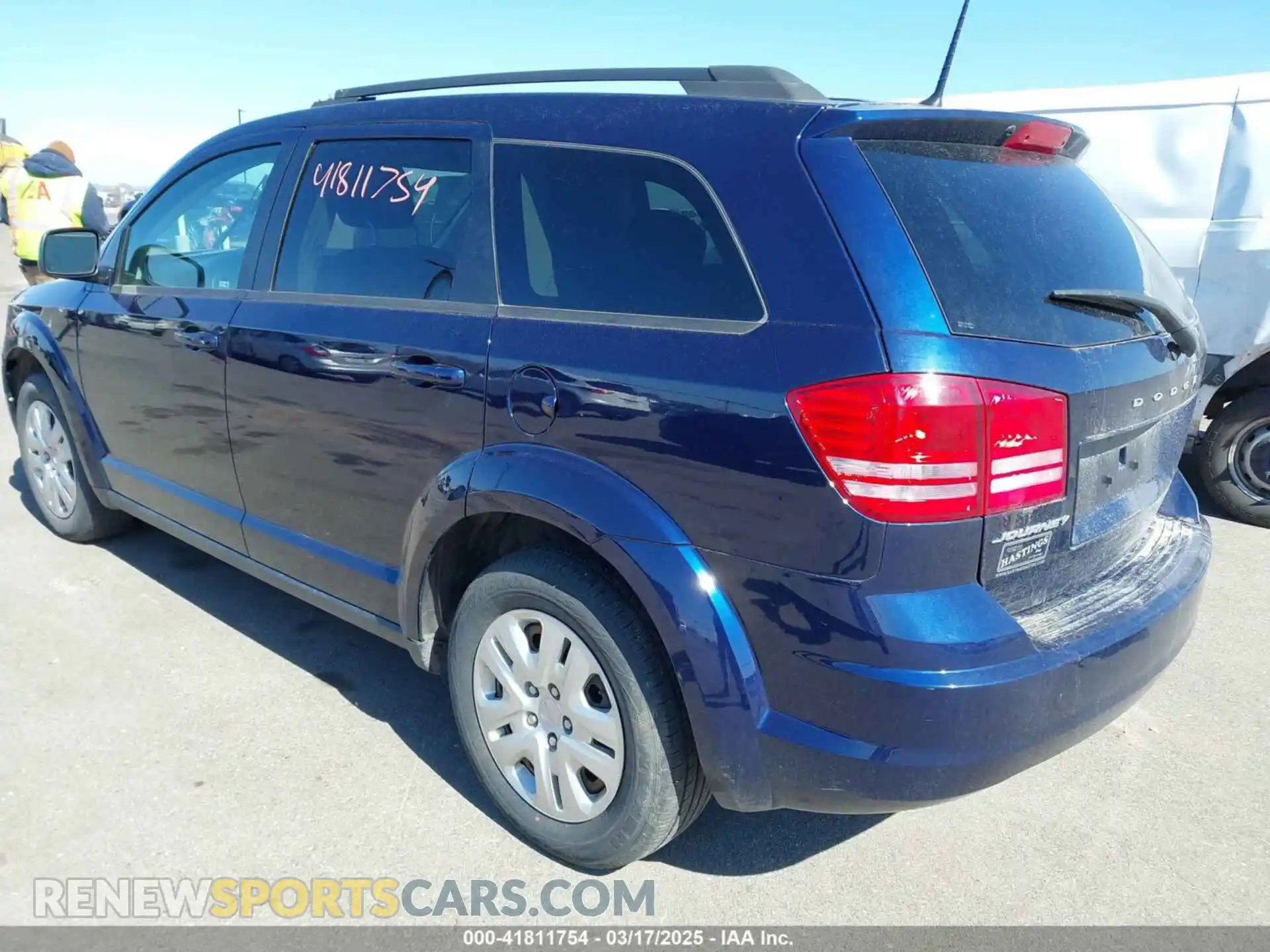 3 Photograph of a damaged car 3C4PDCAB4KT820768 DODGE JOURNEY 2019