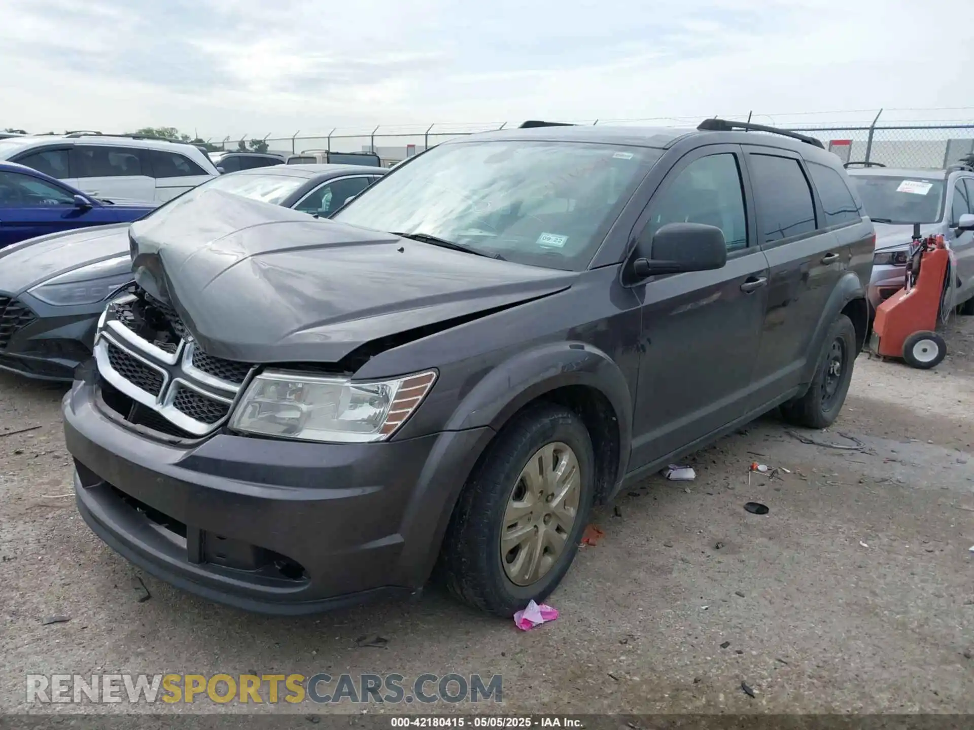 2 Photograph of a damaged car 3C4PDCAB4KT862521 DODGE JOURNEY 2019