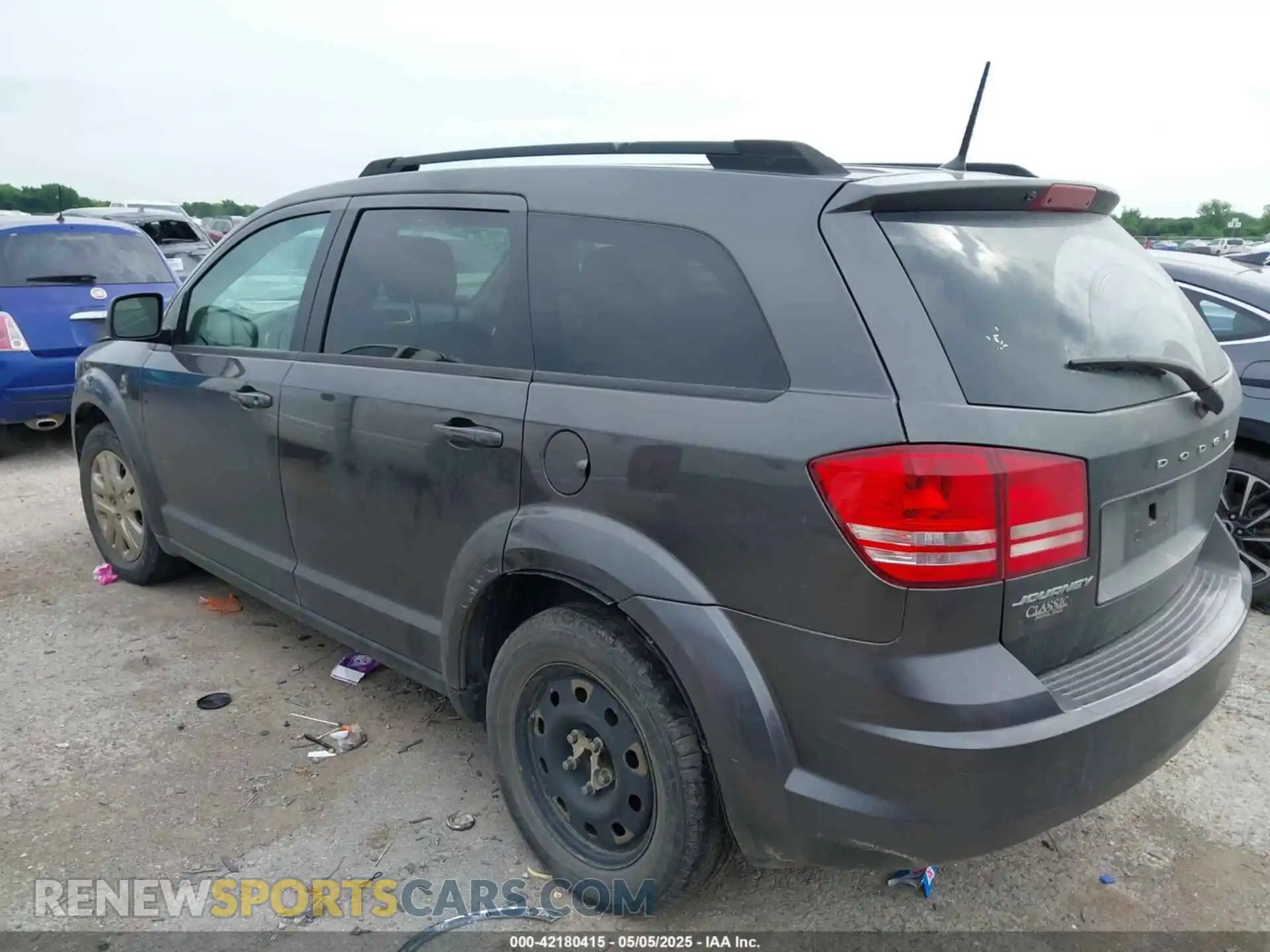 3 Photograph of a damaged car 3C4PDCAB4KT862521 DODGE JOURNEY 2019