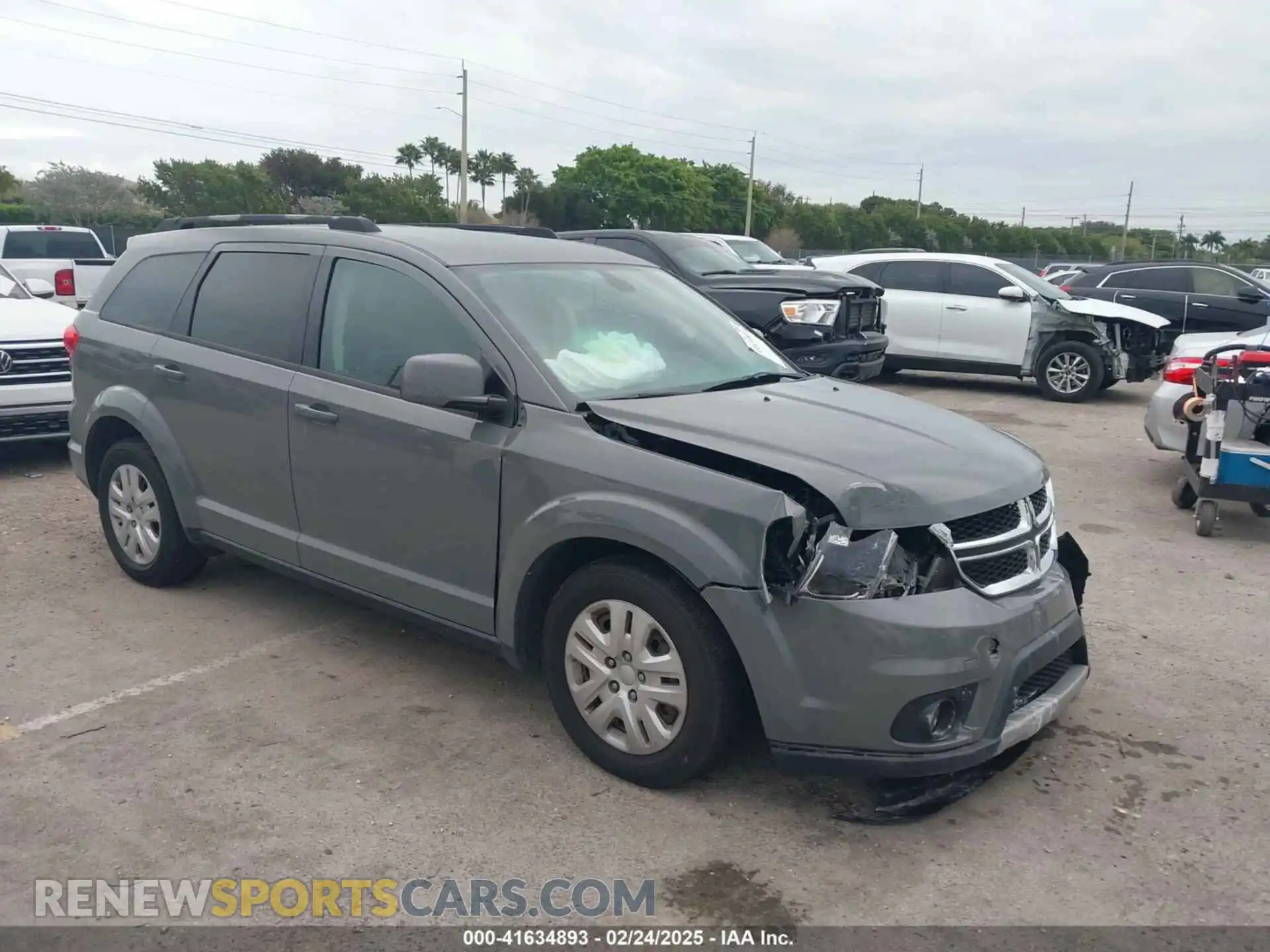 1 Photograph of a damaged car 3C4PDCBB0KT863373 DODGE JOURNEY 2019