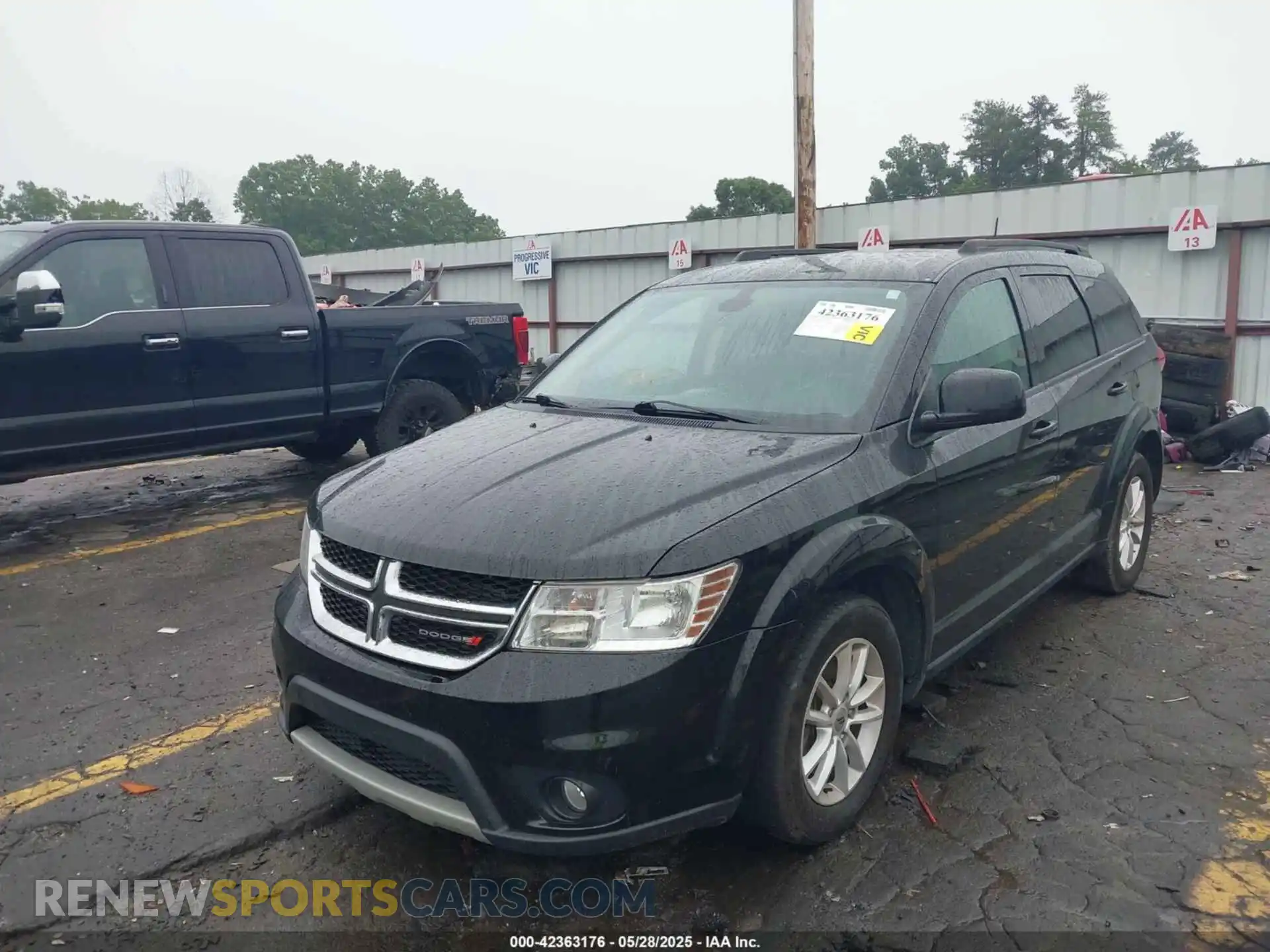 2 Photograph of a damaged car 3C4PDCBB1KT870039 DODGE JOURNEY 2019