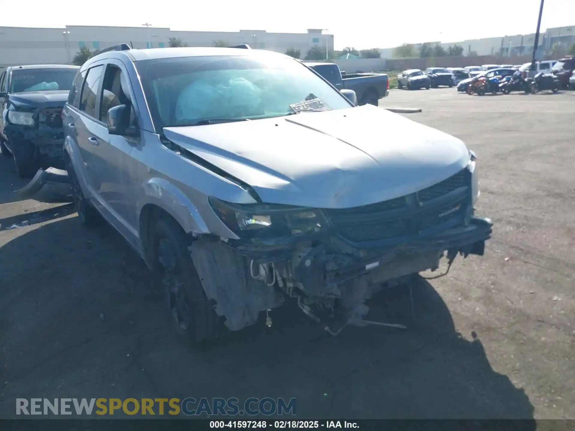 1 Photograph of a damaged car 3C4PDCBB5KT687131 DODGE JOURNEY 2019