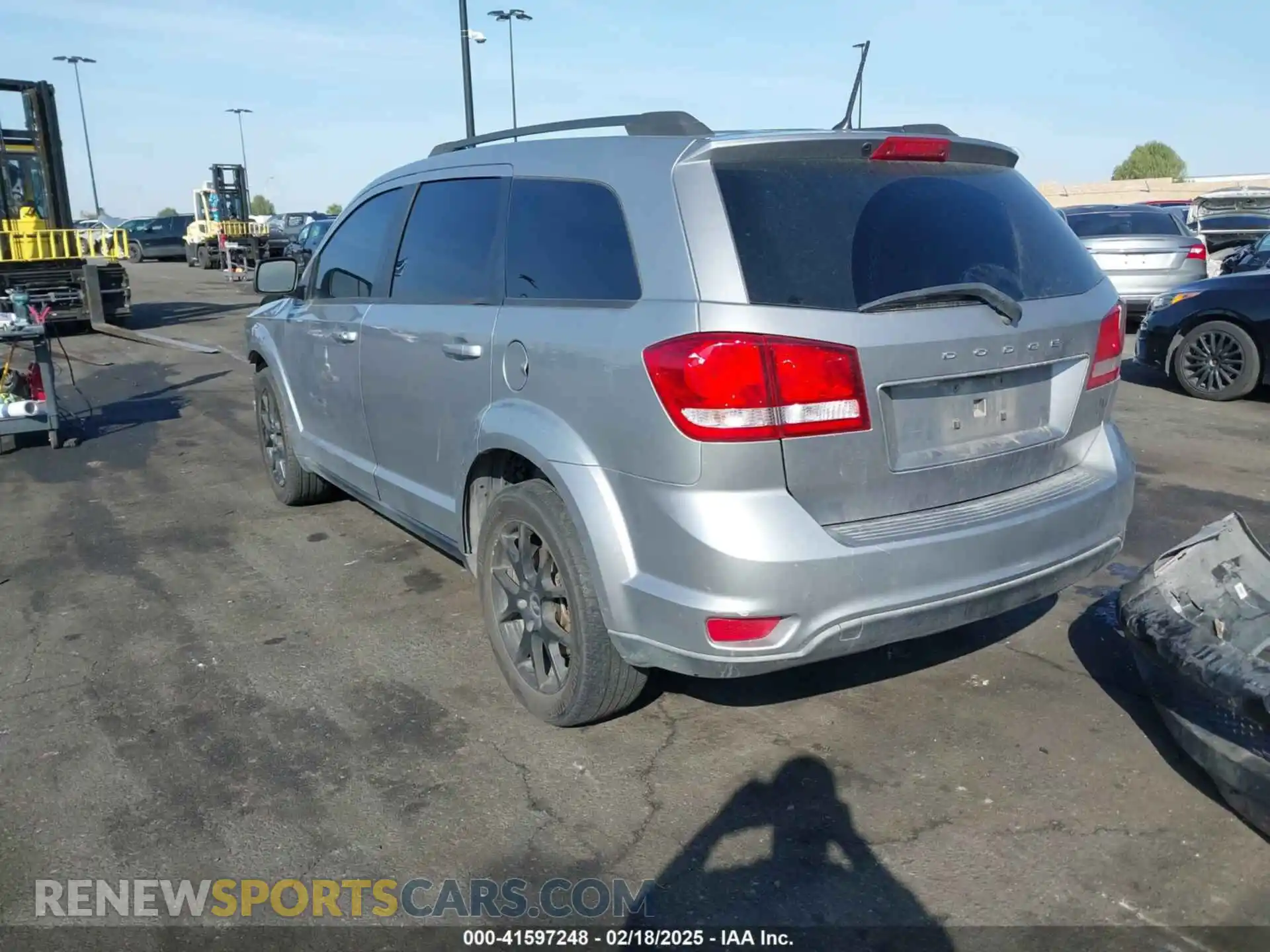 3 Photograph of a damaged car 3C4PDCBB5KT687131 DODGE JOURNEY 2019