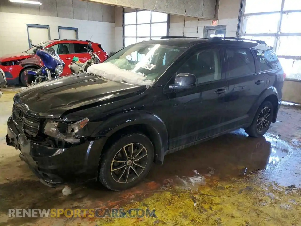 1 Photograph of a damaged car 3C4PDCBB5KT719463 DODGE JOURNEY 2019