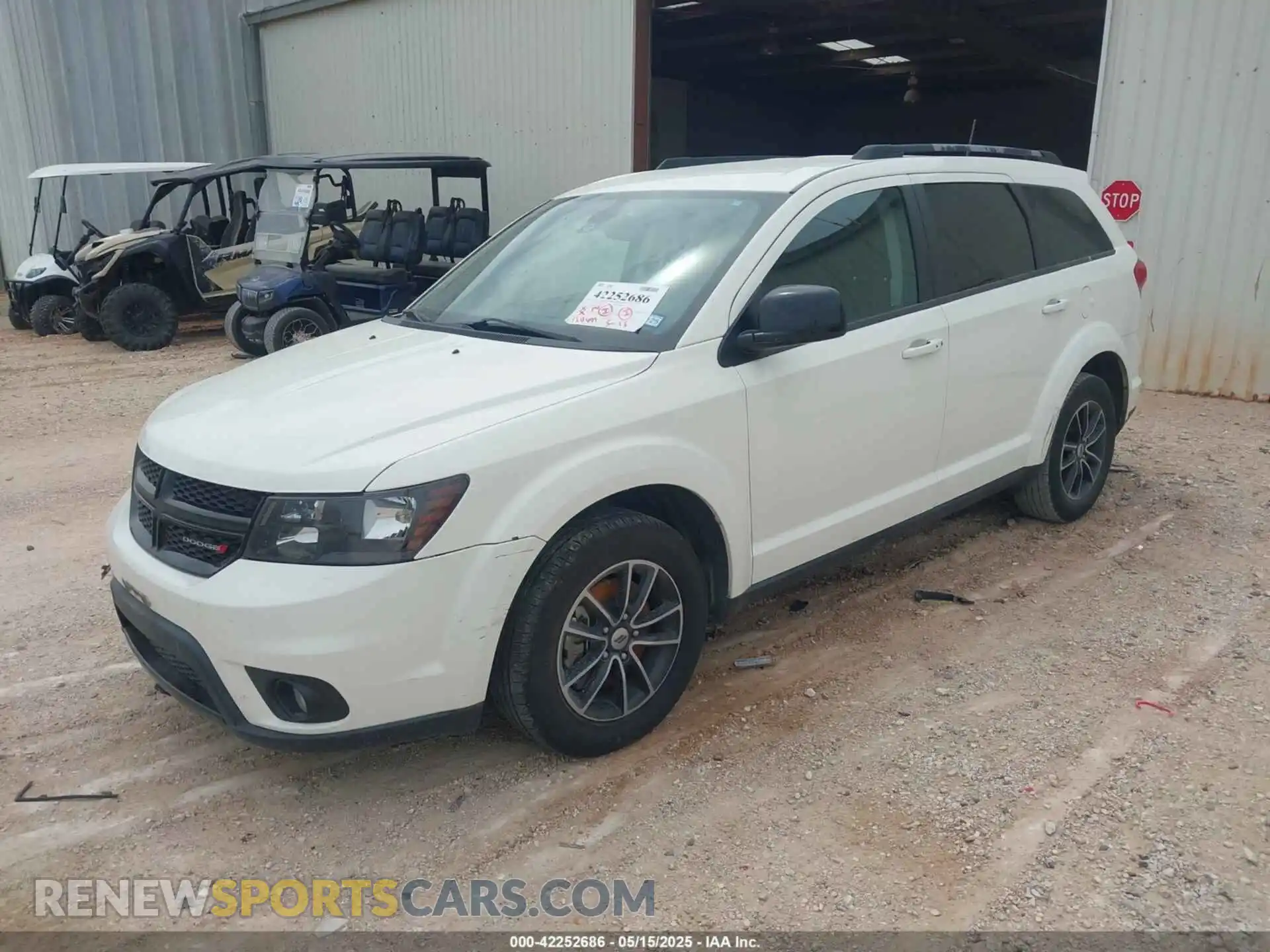 2 Photograph of a damaged car 3C4PDCBB5KT719740 DODGE JOURNEY 2019