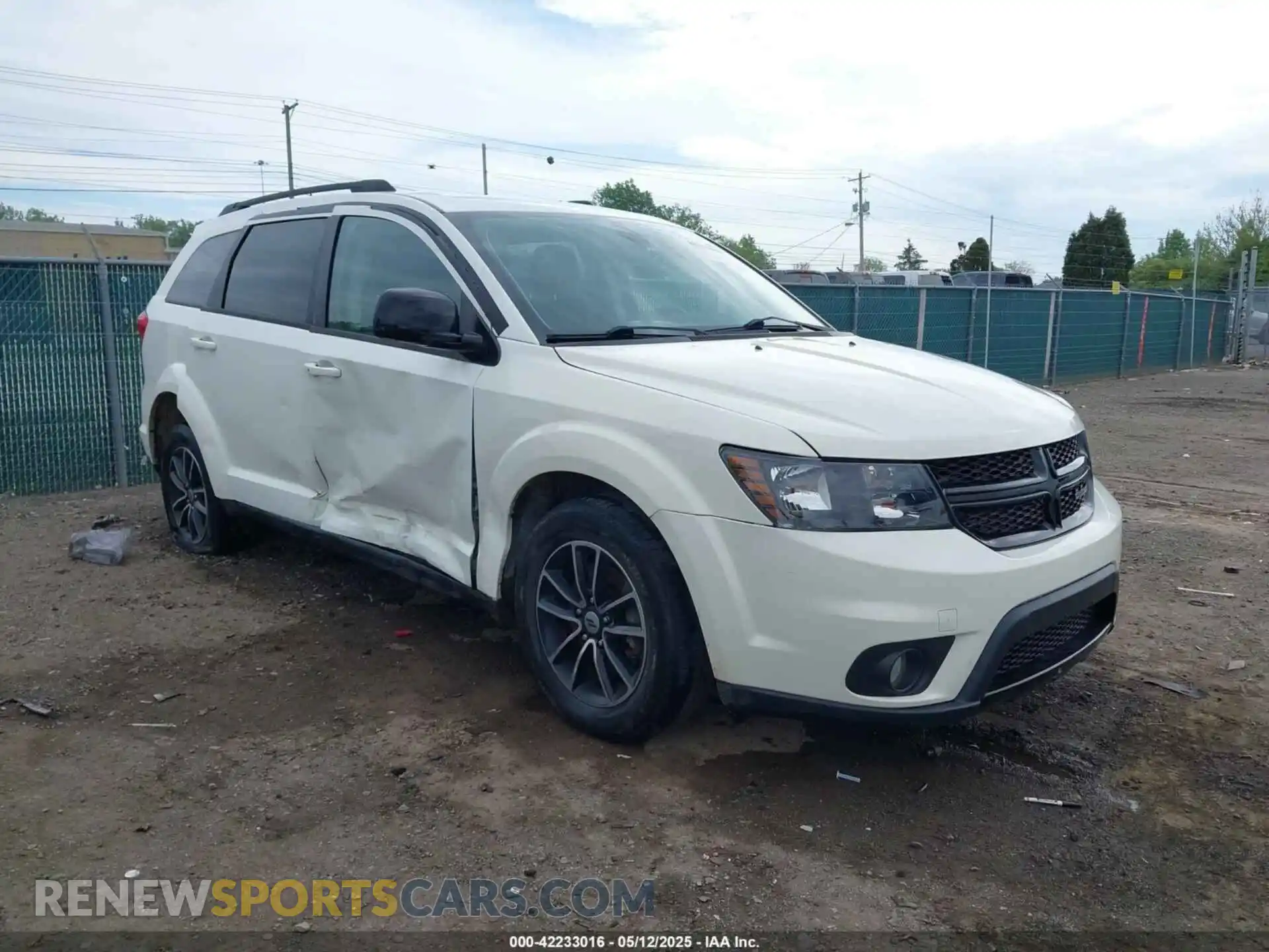 1 Photograph of a damaged car 3C4PDCBBXKT738042 DODGE JOURNEY 2019