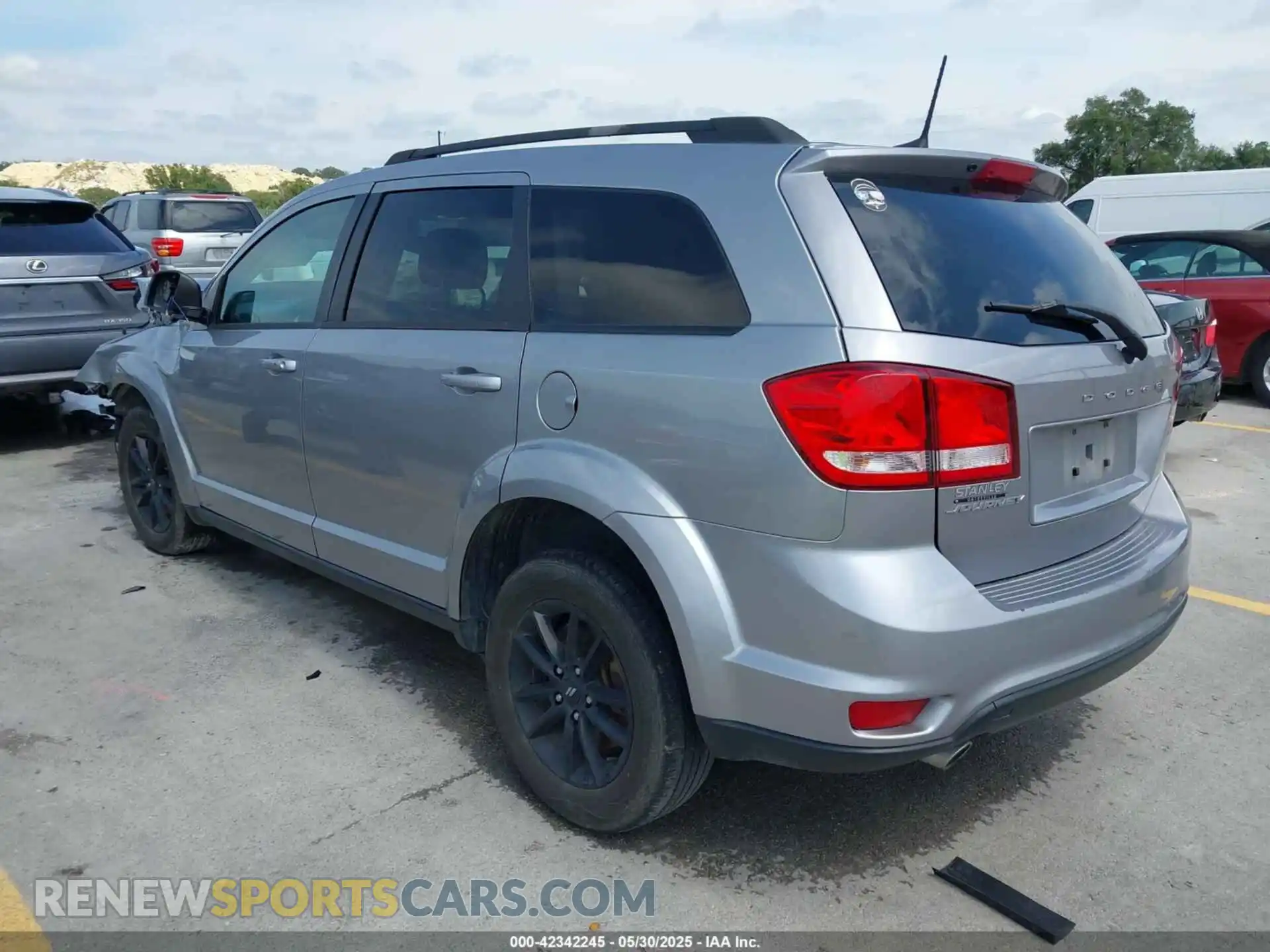 3 Photograph of a damaged car 3C4PDCBG0KT852529 DODGE JOURNEY 2019