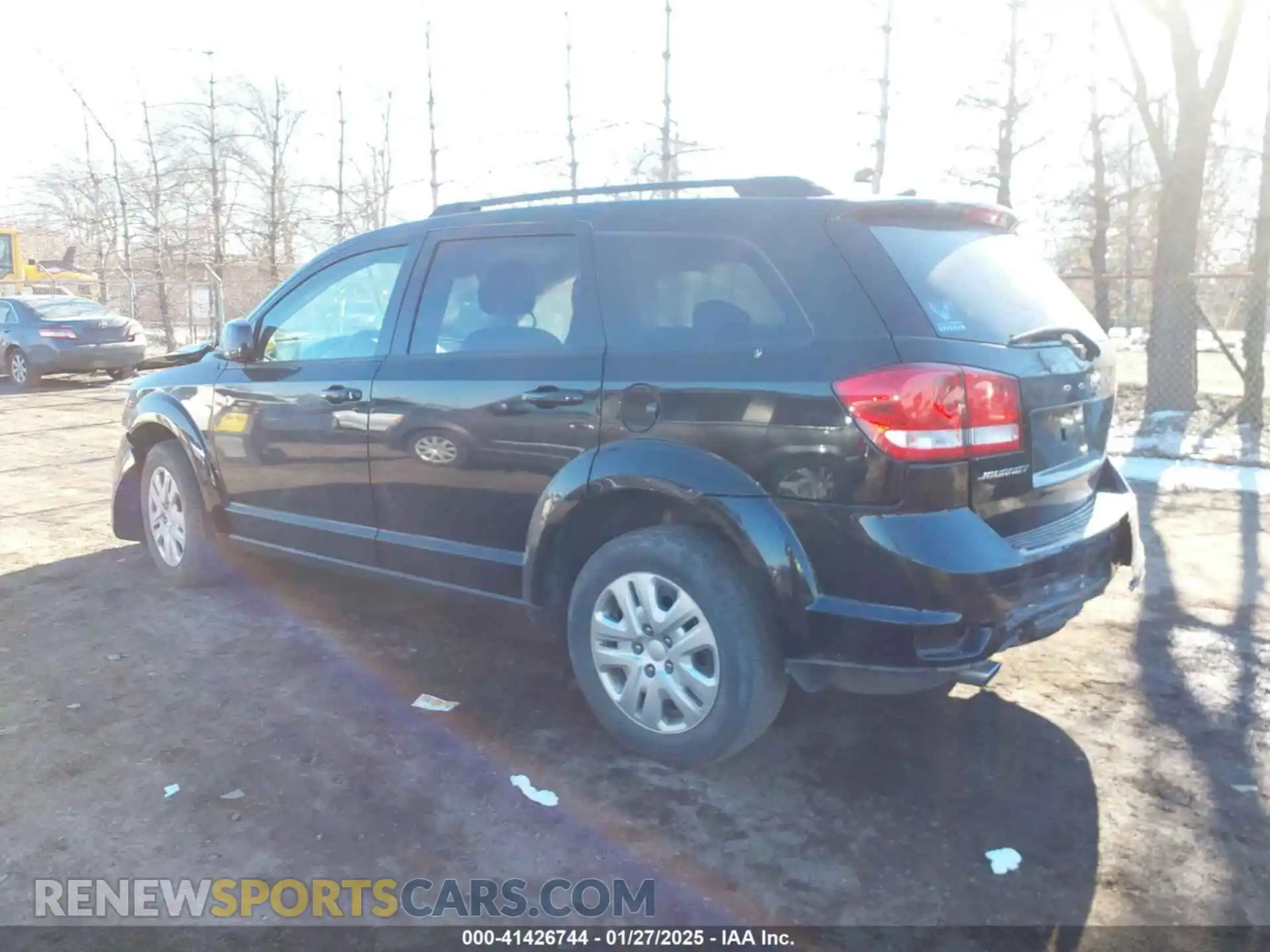 3 Photograph of a damaged car 3C4PDCBG6KT874924 DODGE JOURNEY 2019