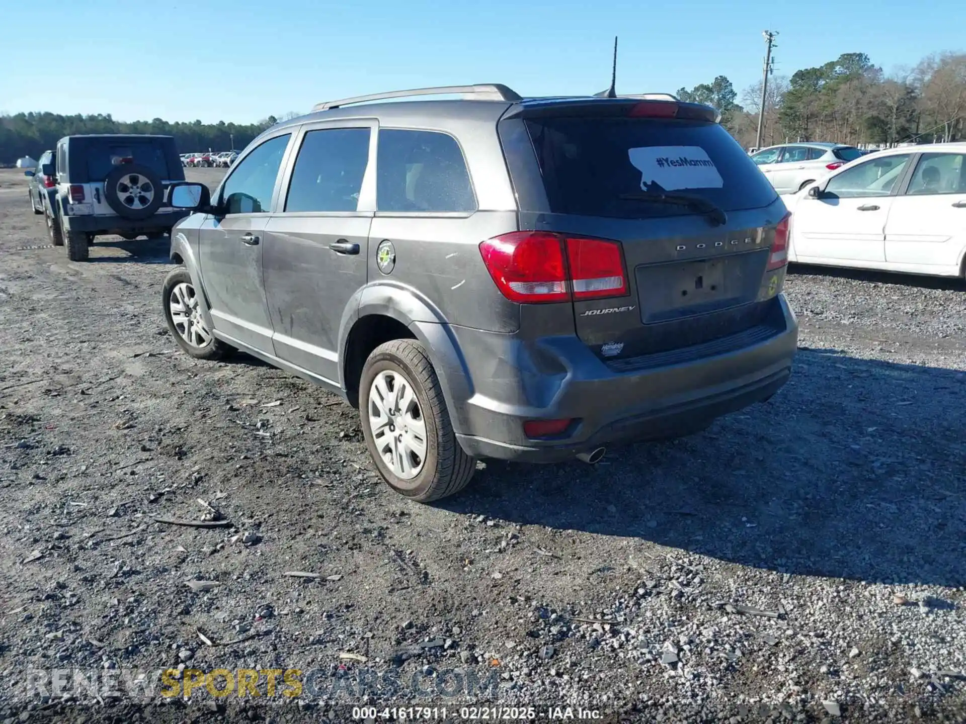 3 Photograph of a damaged car 3C4PDCBGXKT834992 DODGE JOURNEY 2019