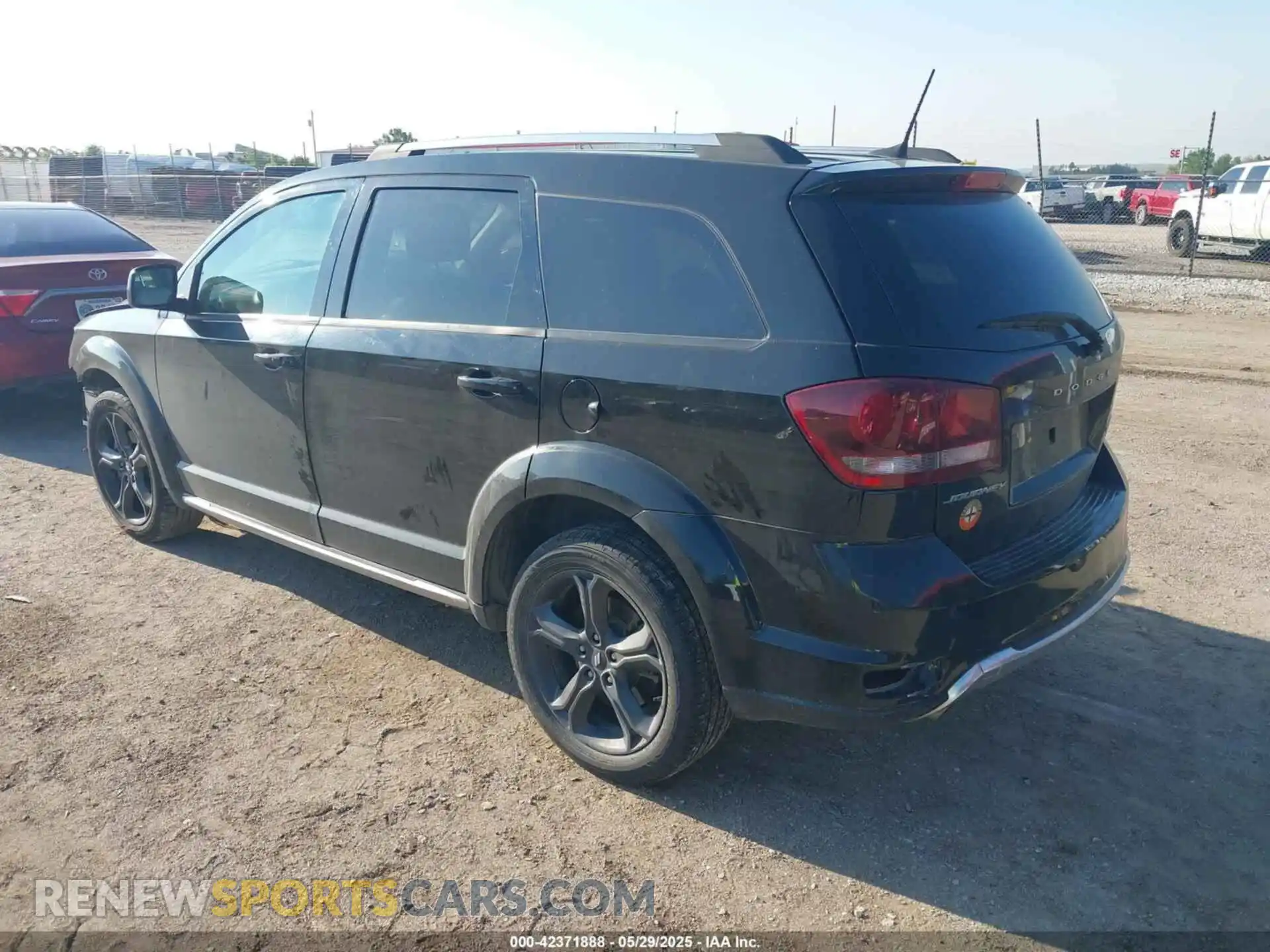 3 Photograph of a damaged car 3C4PDCGG1KT783147 DODGE JOURNEY 2019