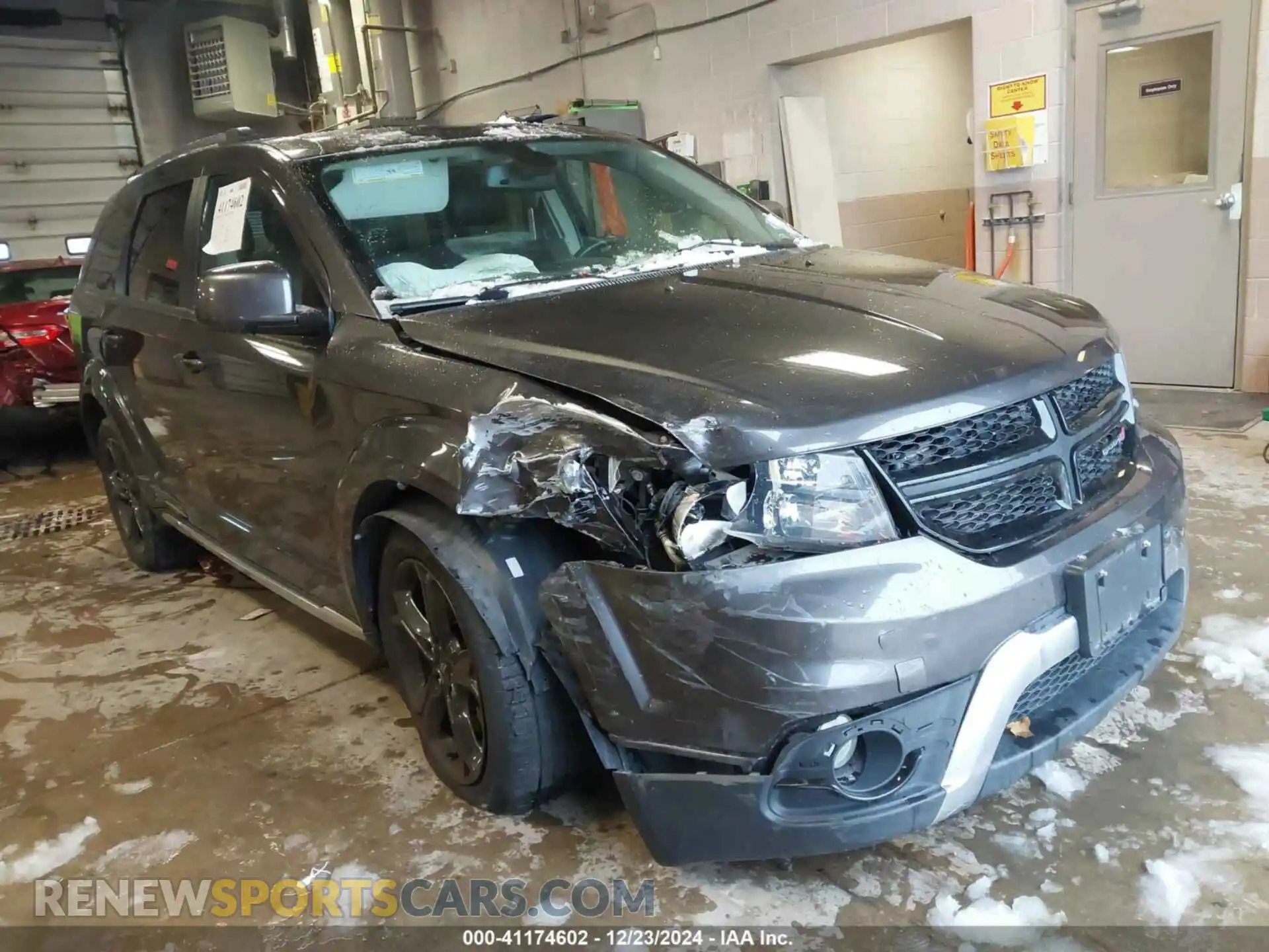1 Photograph of a damaged car 3C4PDCGG8KT680839 DODGE JOURNEY 2019