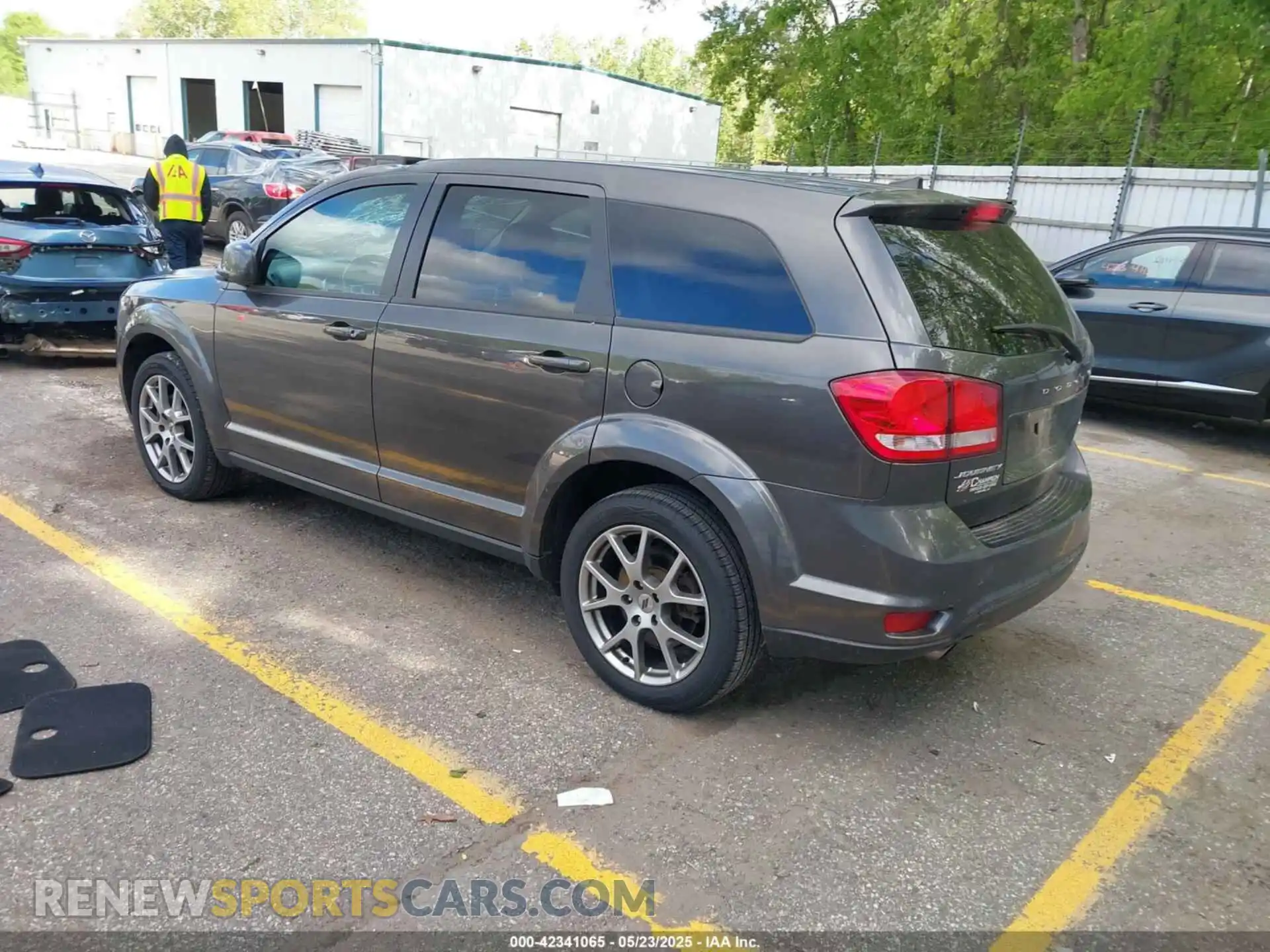 3 Photograph of a damaged car 3C4PDDEG3KT681535 DODGE JOURNEY 2019