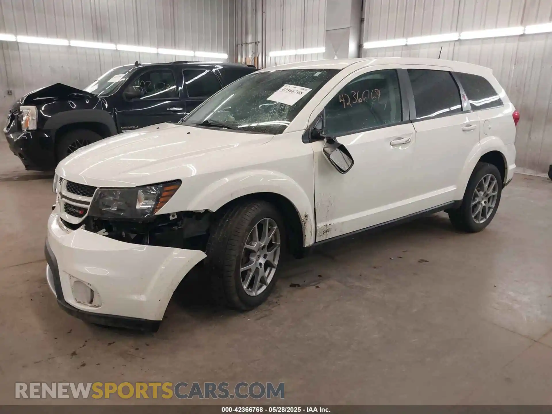 2 Photograph of a damaged car 3C4PDDEG4KT688056 DODGE JOURNEY 2019