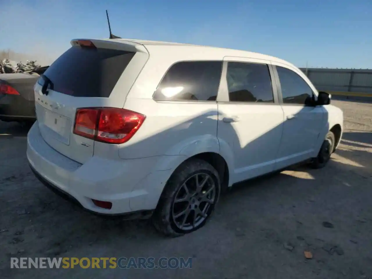 3 Photograph of a damaged car 3C4PDDEG5KT784648 DODGE JOURNEY 2019