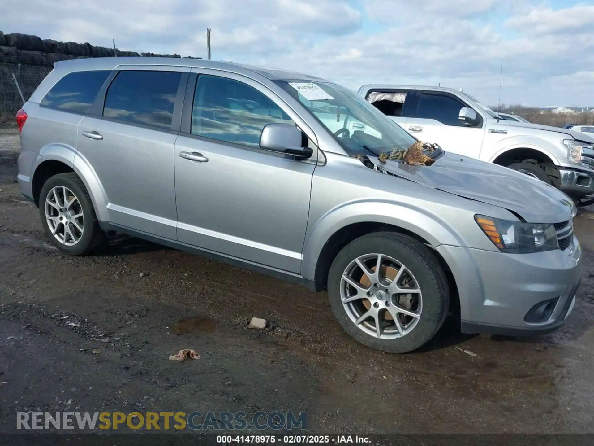 1 Photograph of a damaged car 3C4PDDEG9KT745688 DODGE JOURNEY 2019