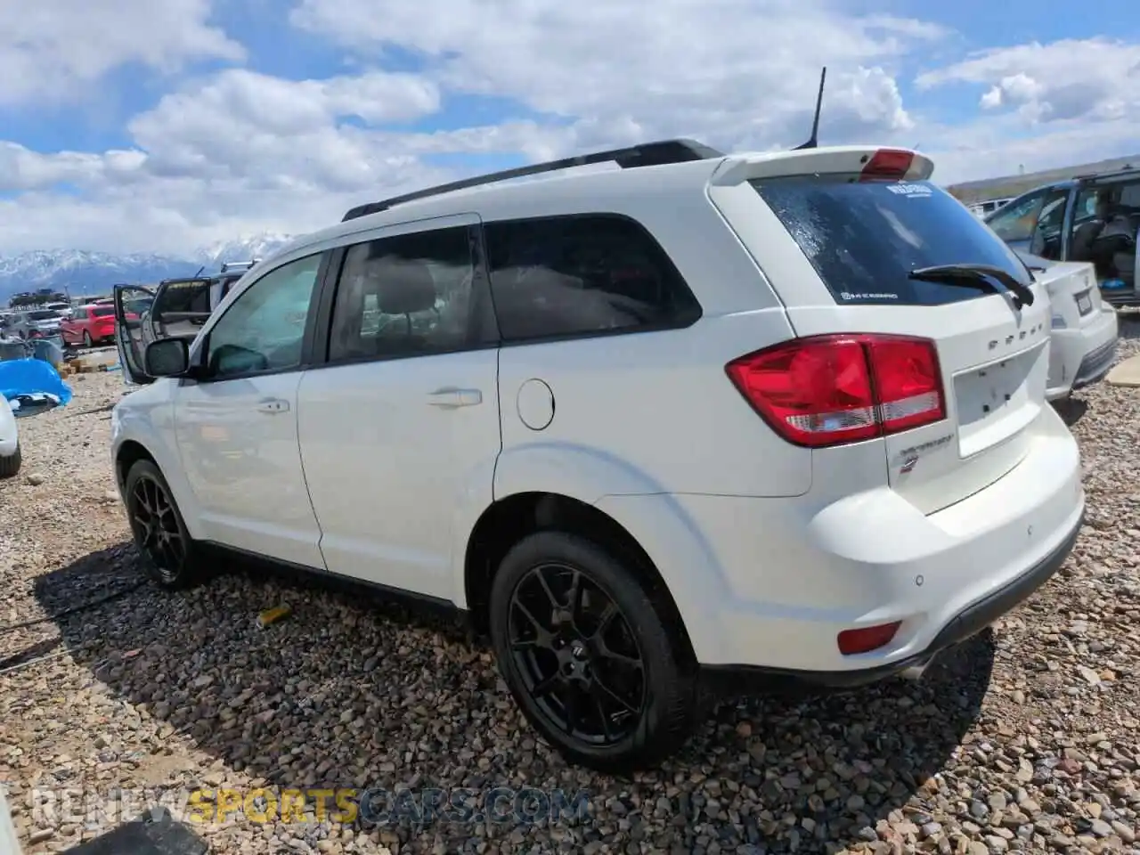 2 Photograph of a damaged car 3C4PDDEGXKT875575 DODGE JOURNEY 2019