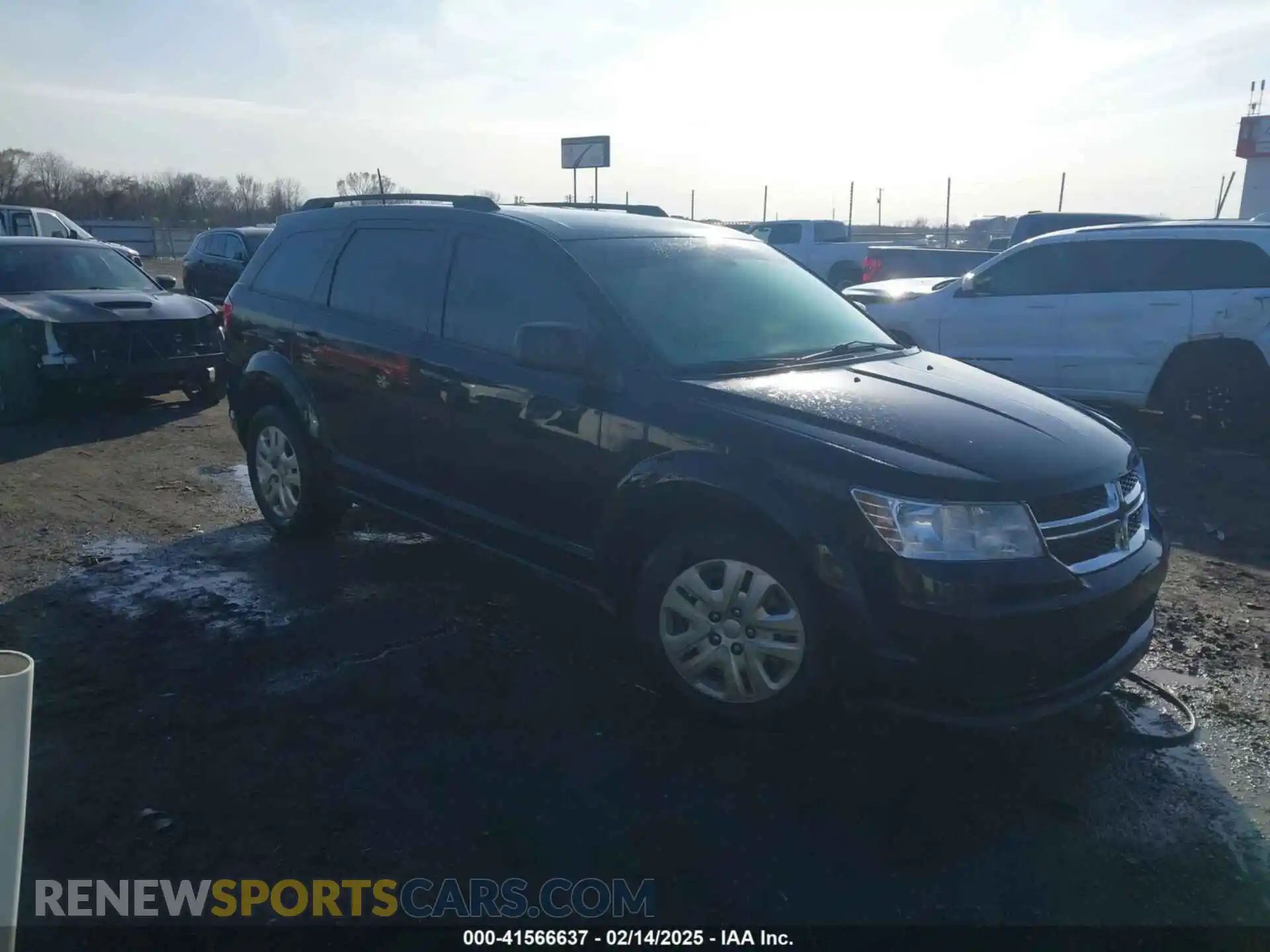 1 Photograph of a damaged car 3C4PDCAB0LT199224 DODGE JOURNEY 2020