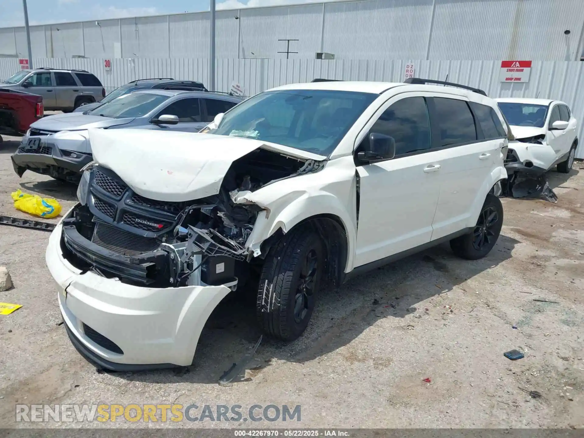 2 fotografías del automóvil dañado 3C4PDCAB4LT268075 DODGE JOURNEY 2020