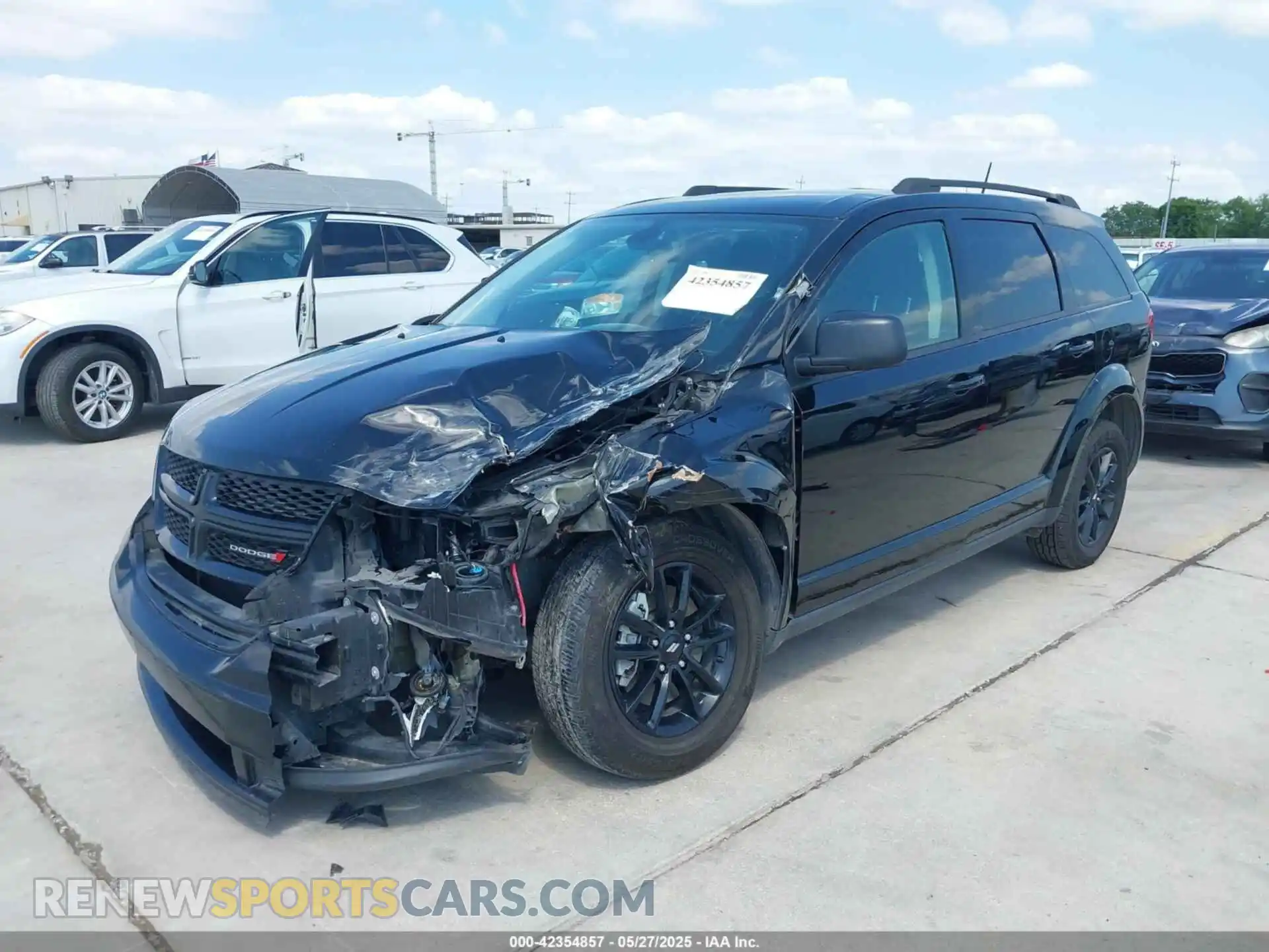2 fotografías del automóvil dañado 3C4PDCAB7LT253702 DODGE JOURNEY 2020