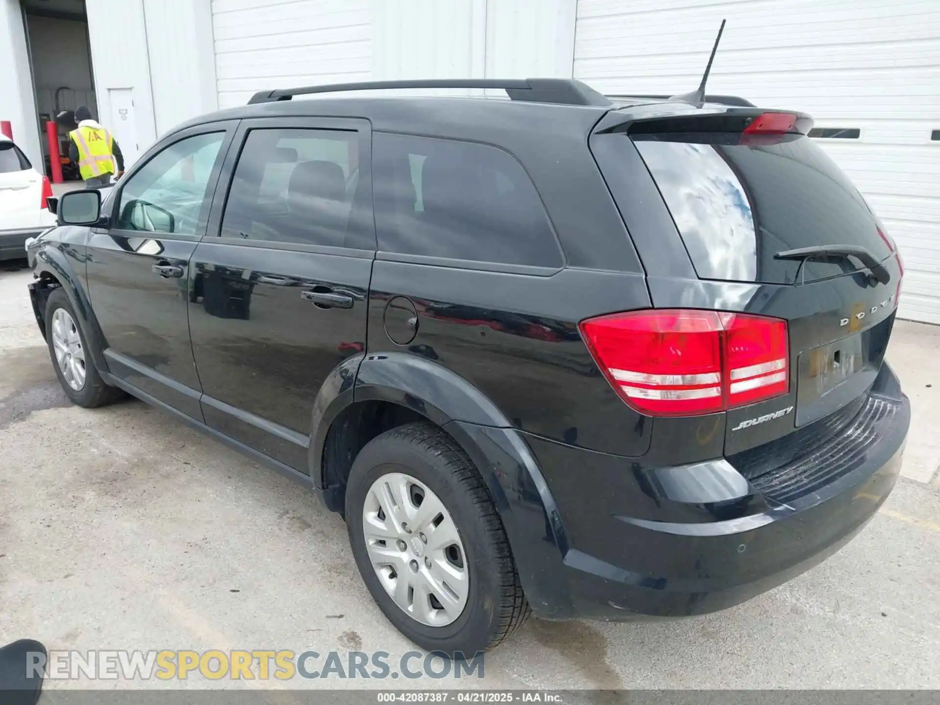 3 Photograph of a damaged car 3C4PDCABXLT274611 DODGE JOURNEY 2020