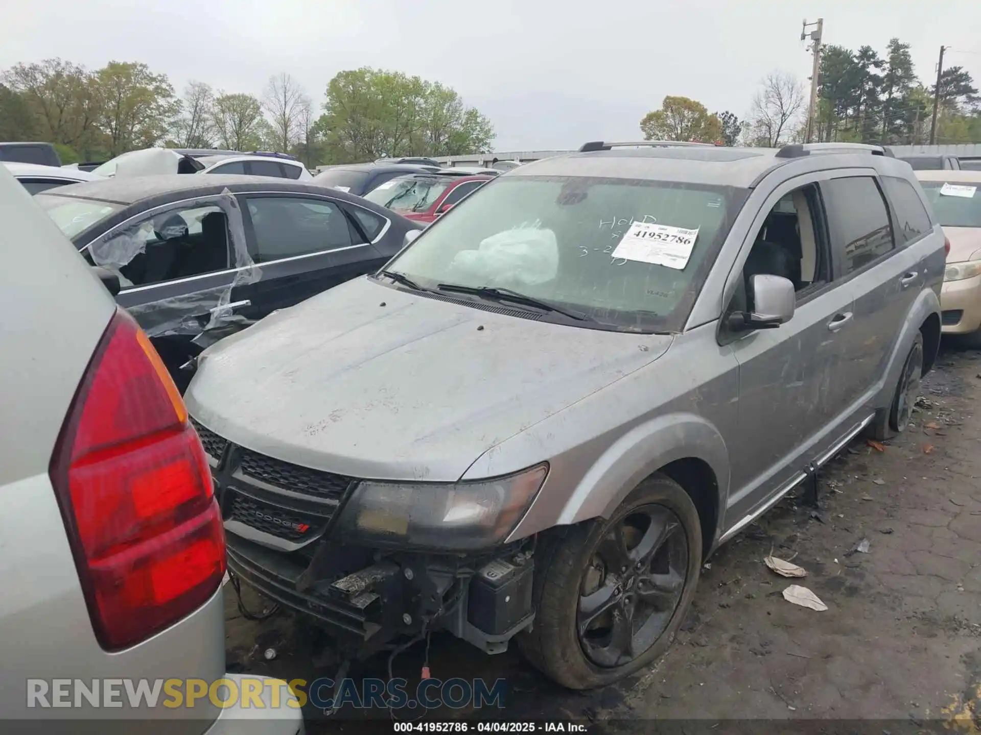 2 Photograph of a damaged car 3C4PDCGB6LT206636 DODGE JOURNEY 2020
